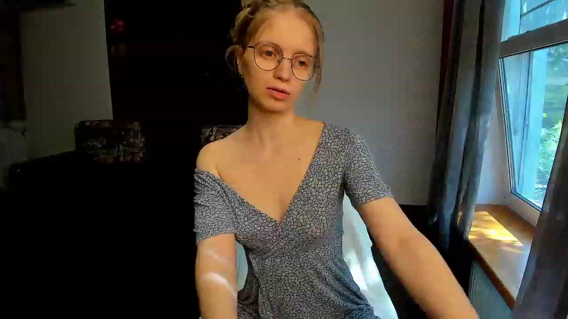 Gallery image thumbnail from OliviaWhites's myfreecams stream on, 06/19/2023, 06:06 image 2 of 20