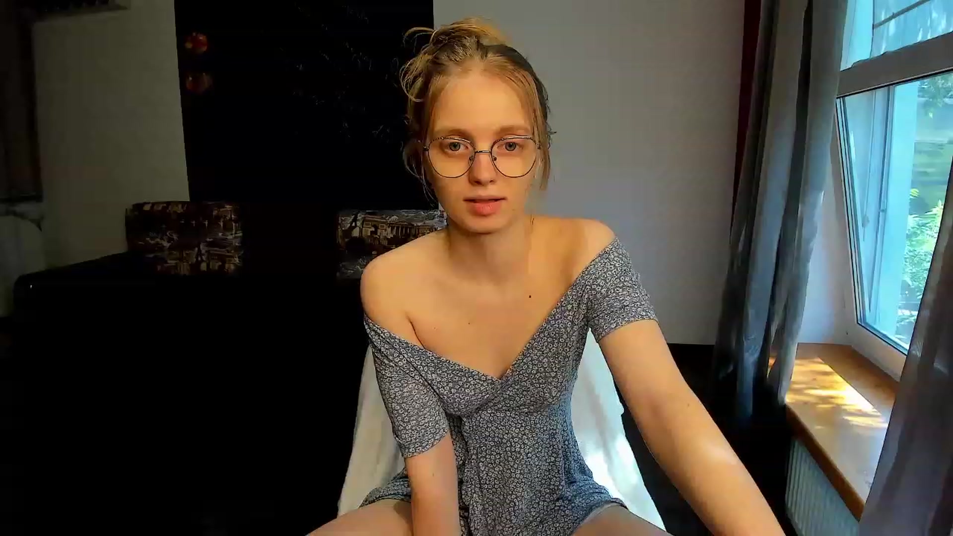 Gallery image thumbnail from OliviaWhites's myfreecams stream on, 06/19/2023, 06:06 image 3 of 20
