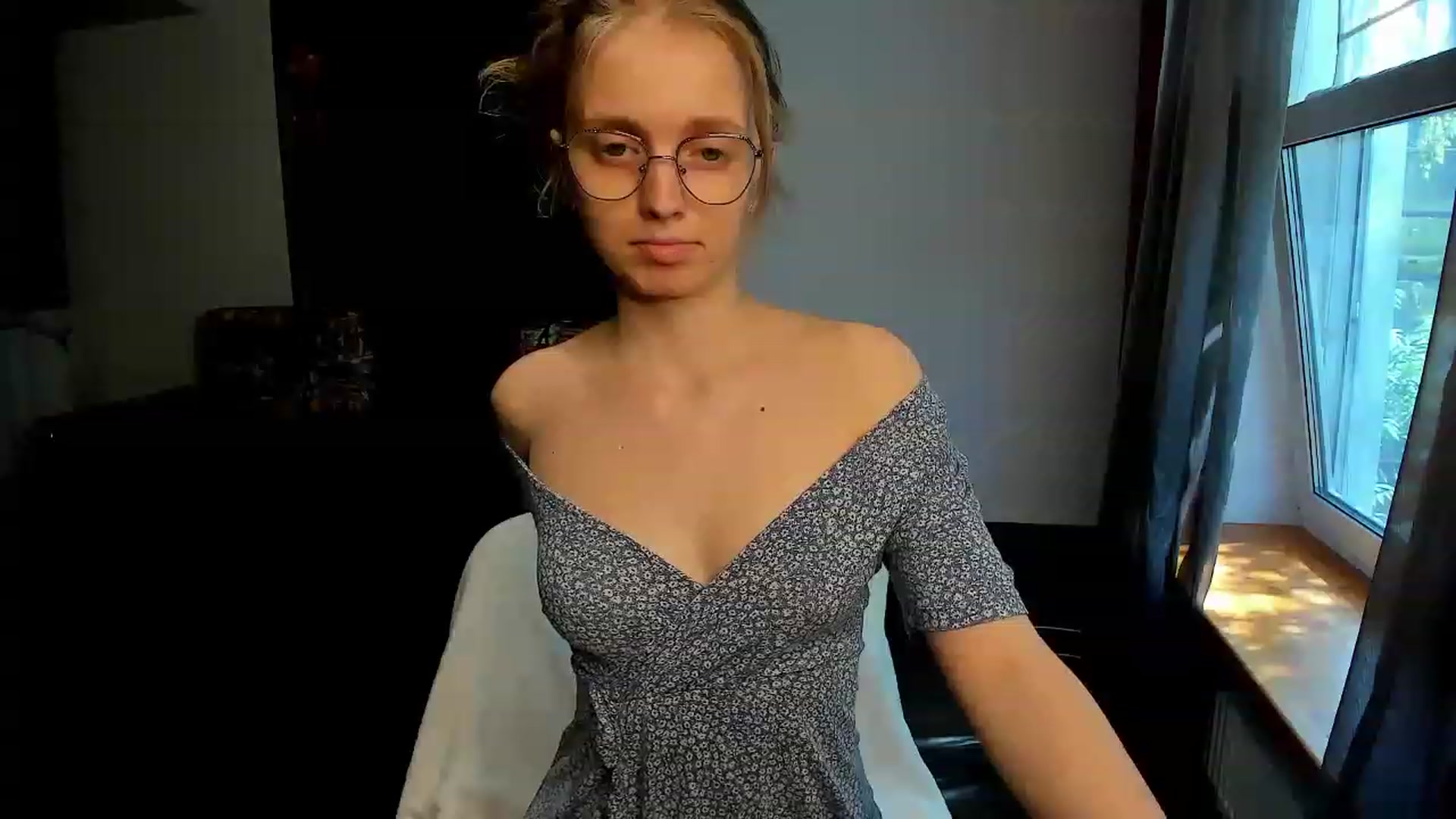 Gallery image thumbnail from OliviaWhites's myfreecams stream on, 06/19/2023, 07:45 image 12 of 20
