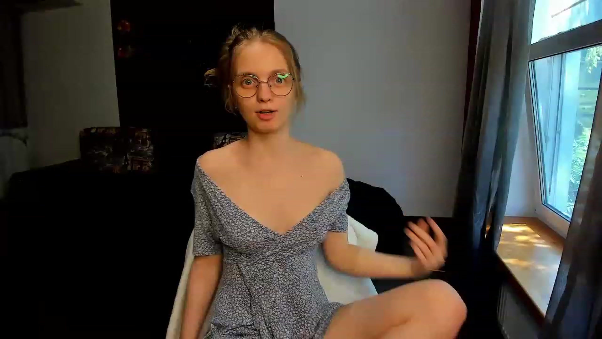 Gallery image thumbnail from OliviaWhites's myfreecams stream on, 06/19/2023, 07:45 image 7 of 20