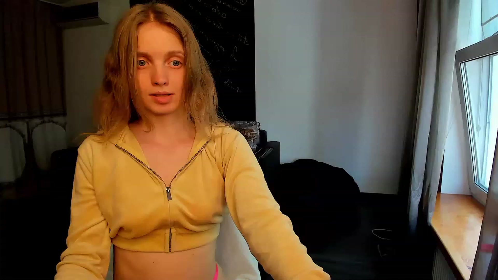 Gallery image thumbnail from OliviaWhites's myfreecams stream on, 06/20/2023, 09:44 image 18 of 20