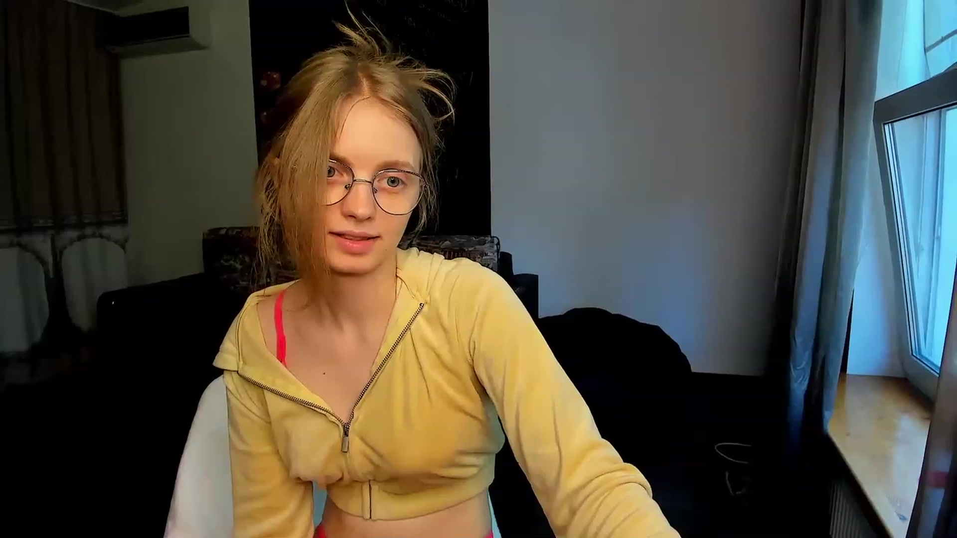 Gallery image thumbnail from OliviaWhites's myfreecams stream on, 06/20/2023, 10:58 image 12 of 20