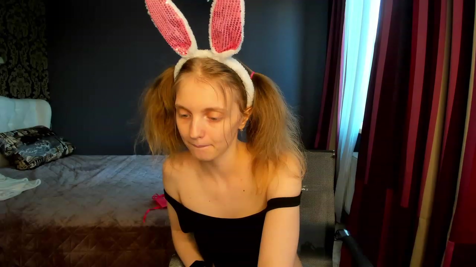 Gallery image thumbnail from OliviaWhites's myfreecams stream on, 06/21/2023, 11:06 image 18 of 20