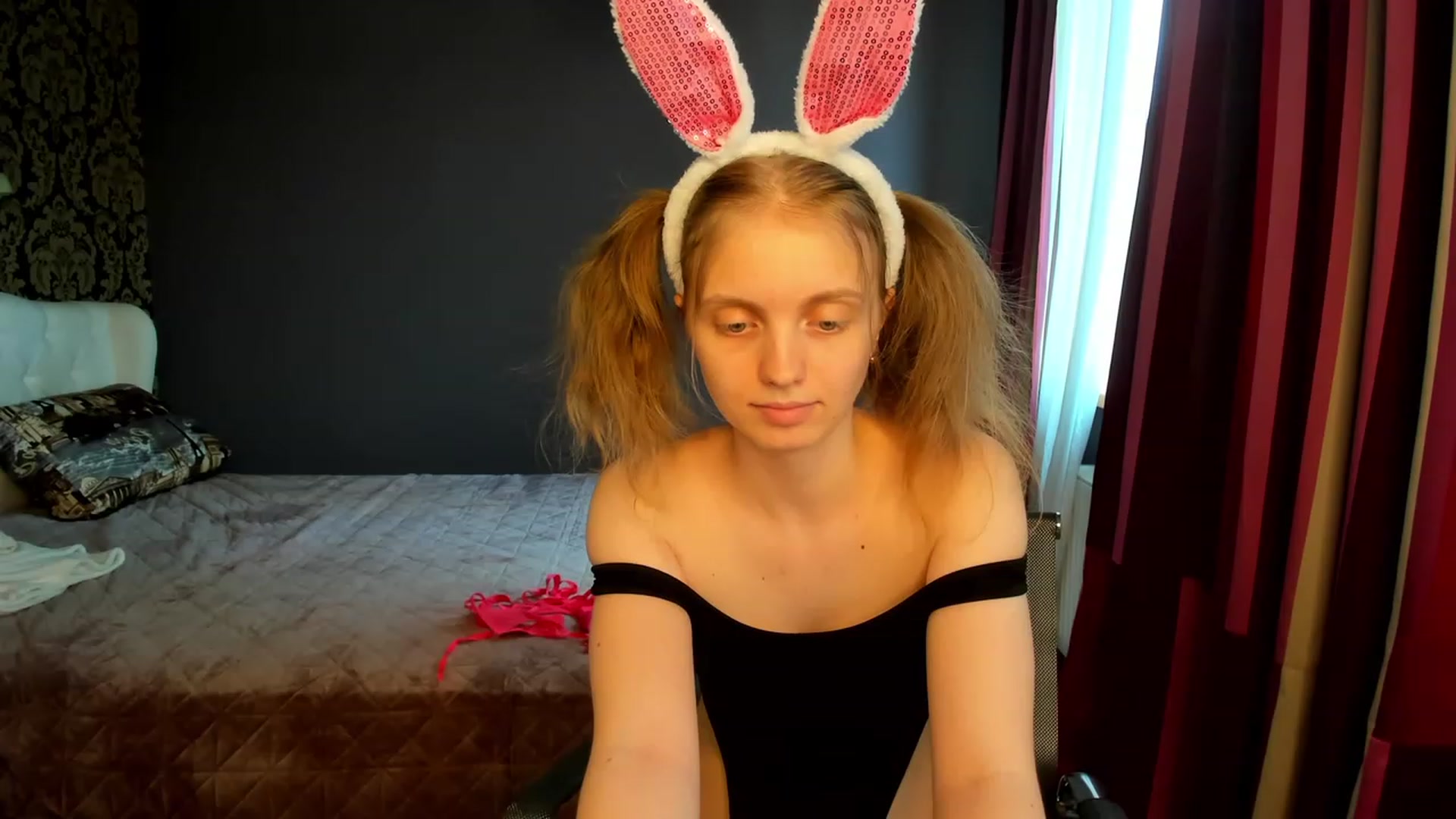 Gallery image thumbnail from OliviaWhites's myfreecams stream on, 06/21/2023, 11:06 image 10 of 20