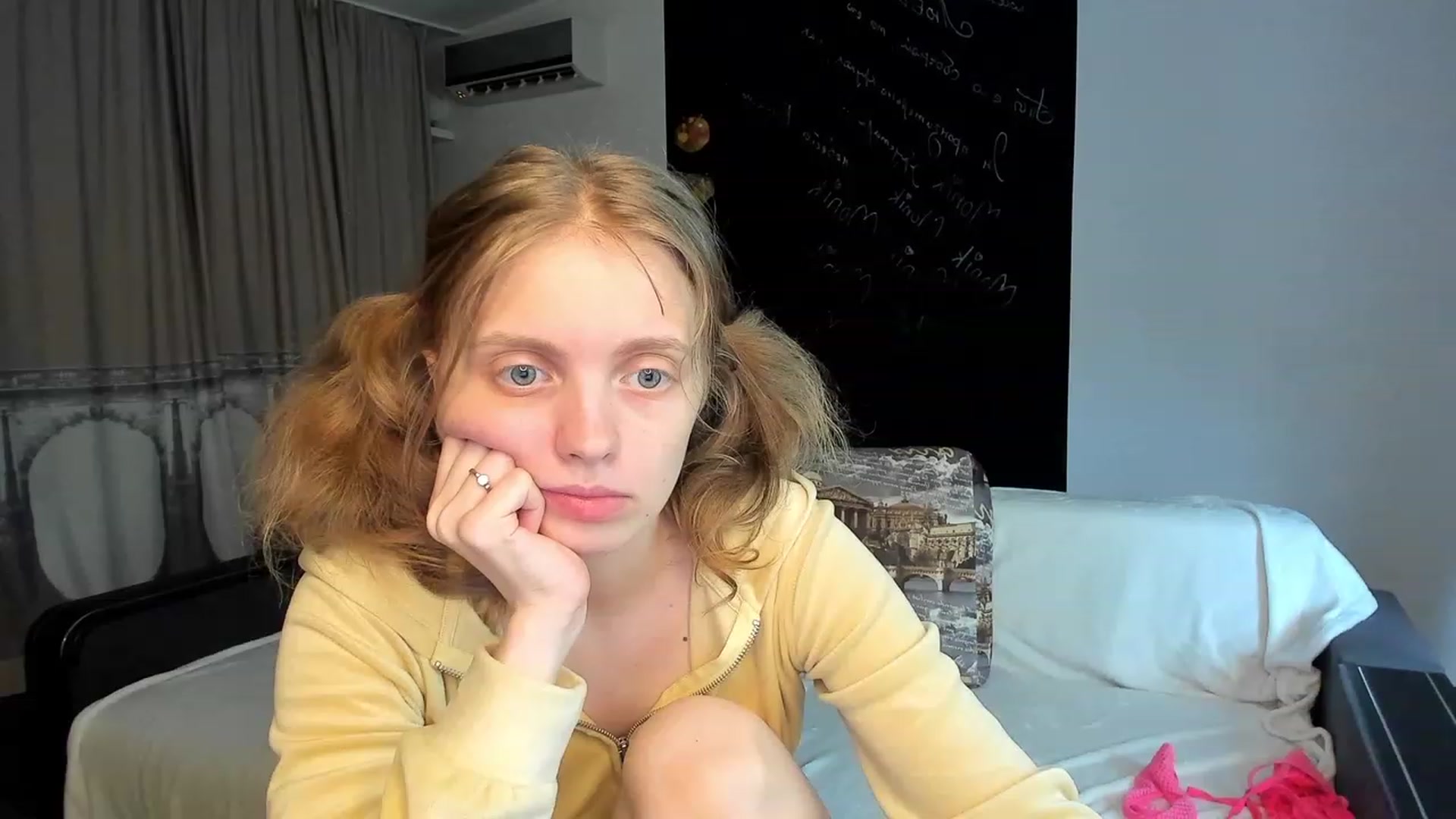 Gallery image thumbnail from OliviaWhites's myfreecams stream on, 06/26/2023, 07:30 image 16 of 20