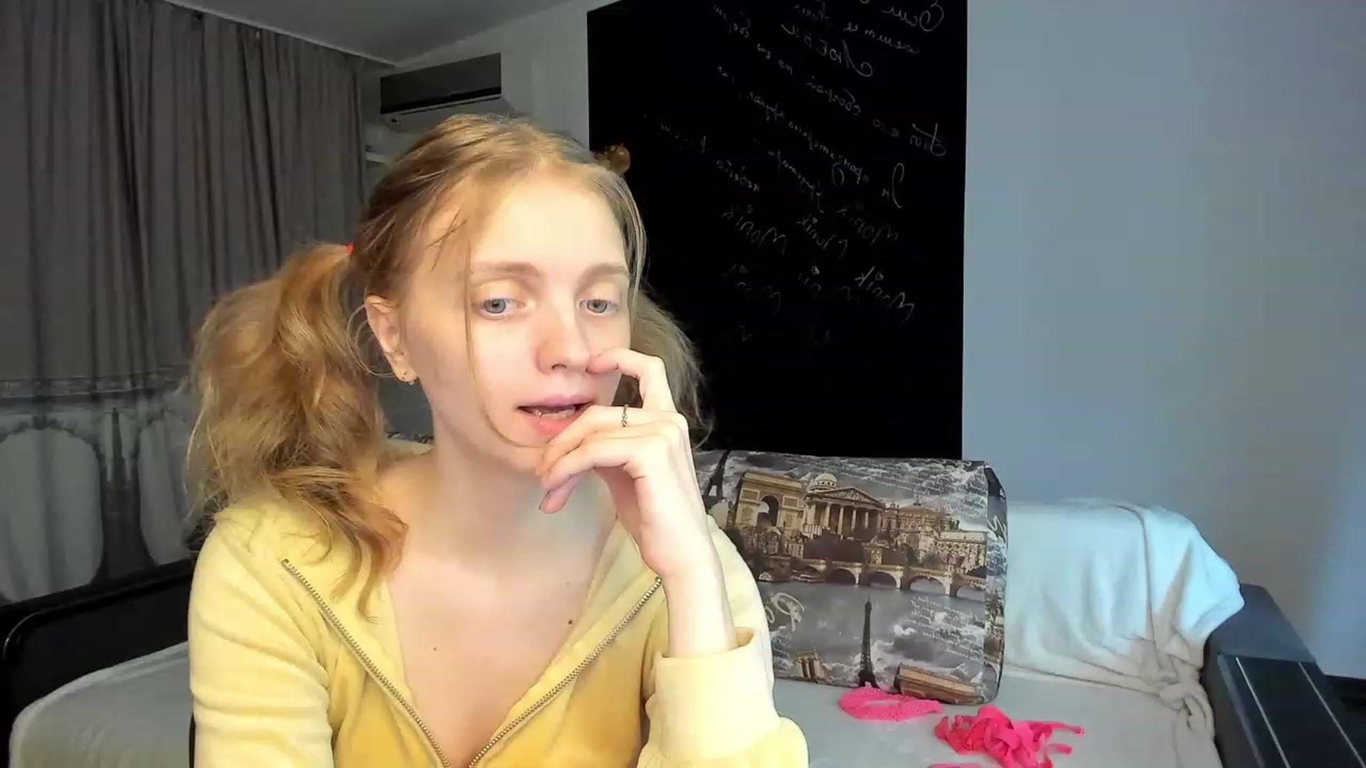 Gallery image thumbnail from OliviaWhites's myfreecams stream on, 06/26/2023, 07:30 image 4 of 20