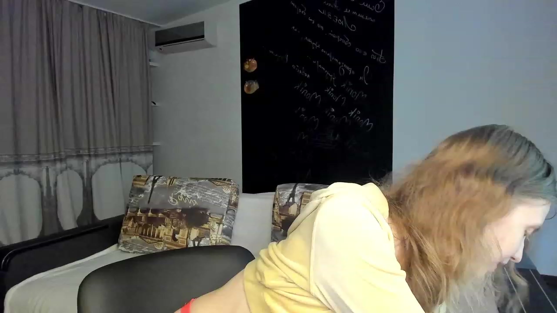 Gallery image thumbnail from OliviaWhites's myfreecams stream on, 06/26/2023, 07:30 image 1 of 20