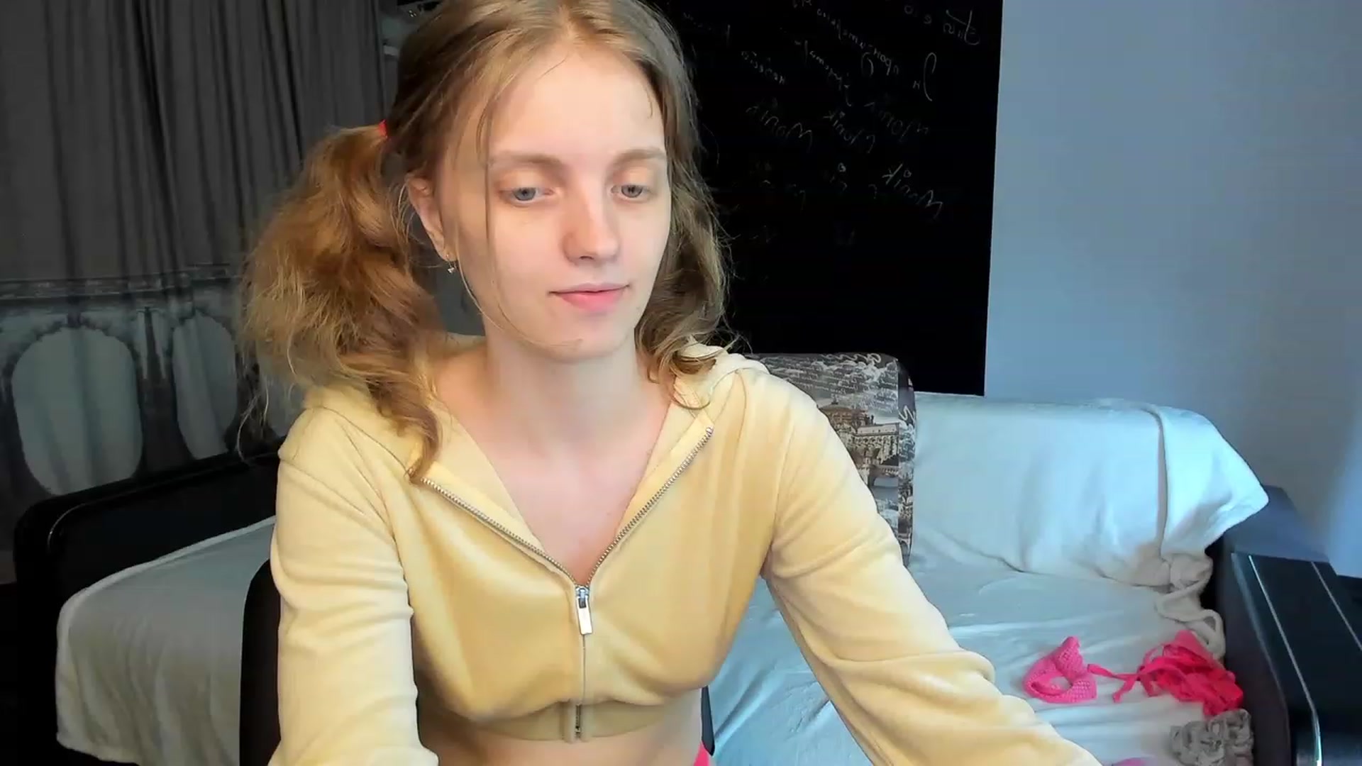 Gallery image thumbnail from OliviaWhites's myfreecams stream on, 06/26/2023, 07:30 image 20 of 20