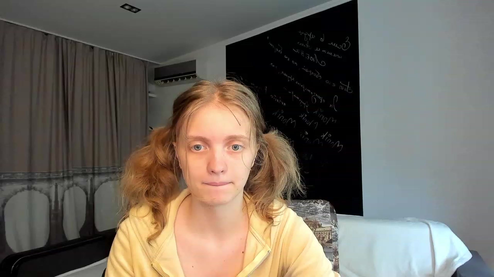 Gallery image thumbnail from OliviaWhites's myfreecams stream on, 06/26/2023, 07:30 image 15 of 20