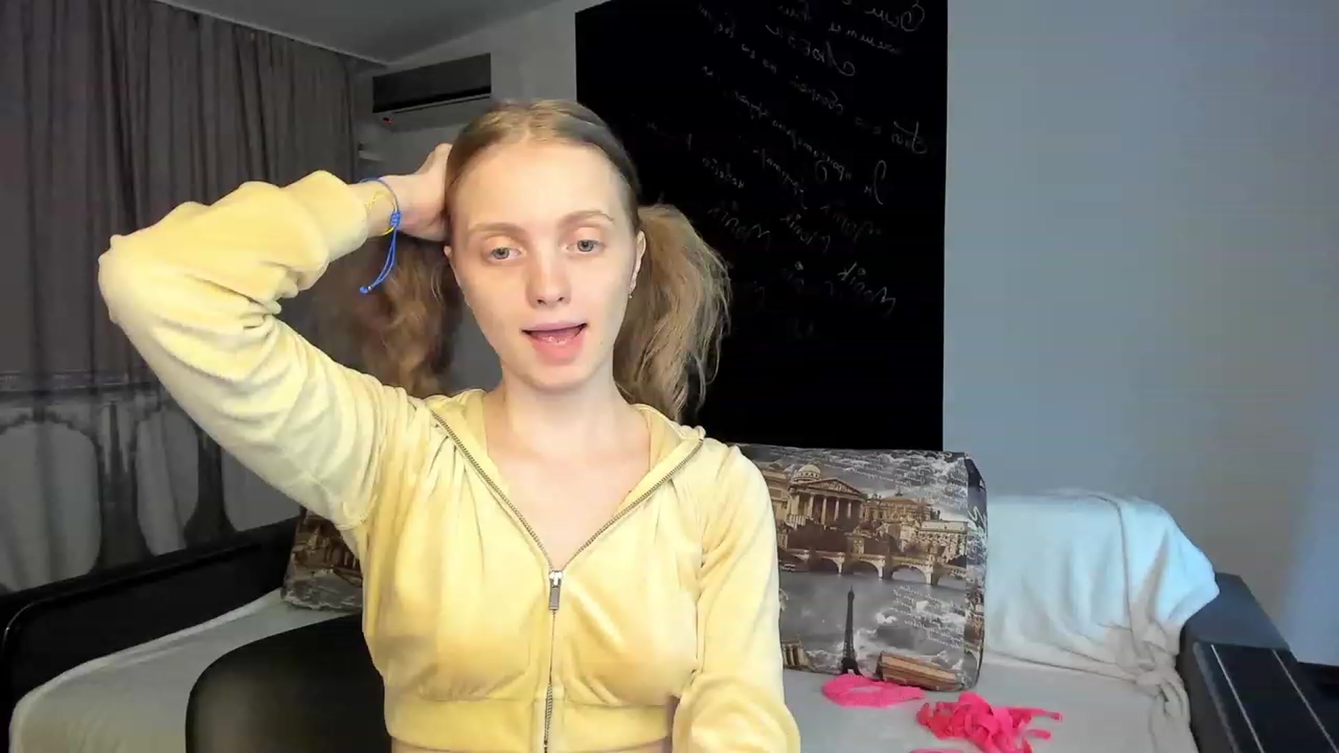 Gallery image thumbnail from OliviaWhites's myfreecams stream on, 06/26/2023, 07:30 image 2 of 20