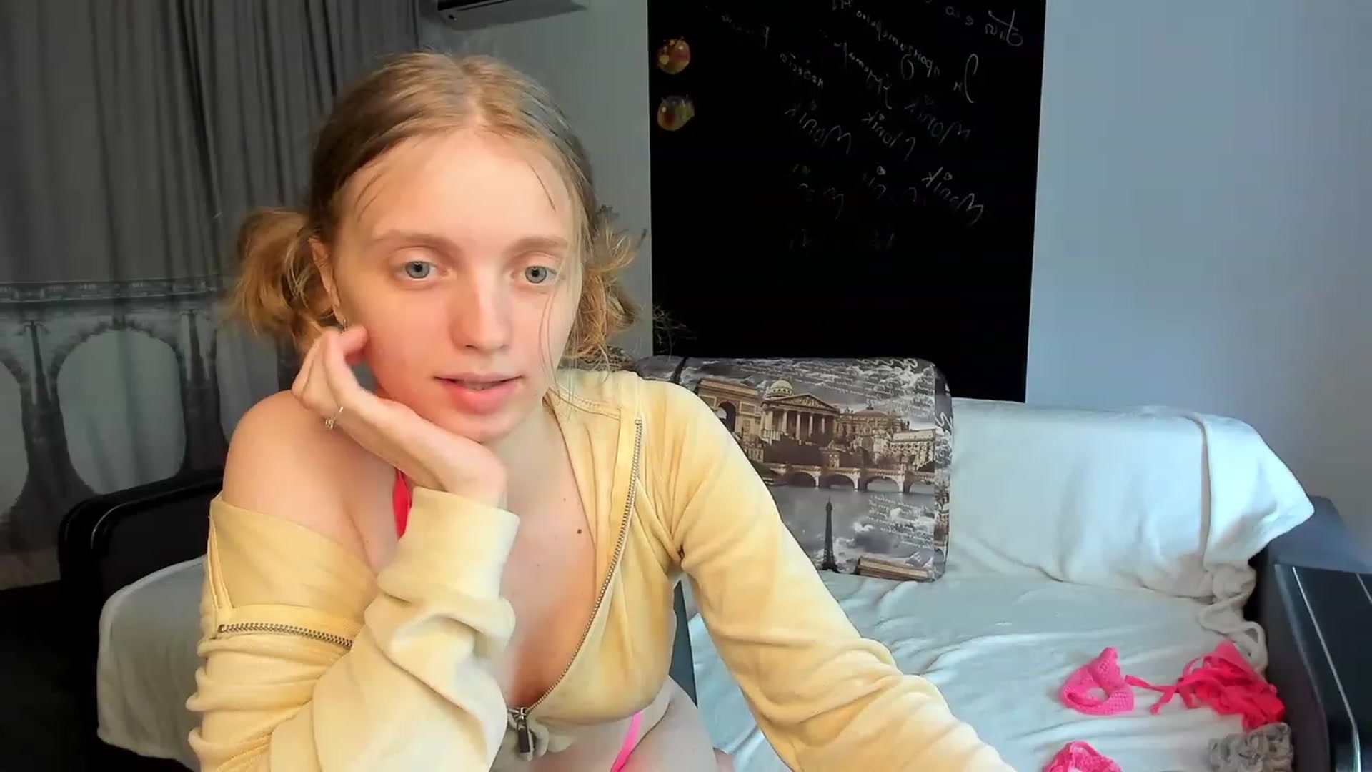 Gallery image thumbnail from OliviaWhites's myfreecams stream on, 06/26/2023, 09:07 image 15 of 20