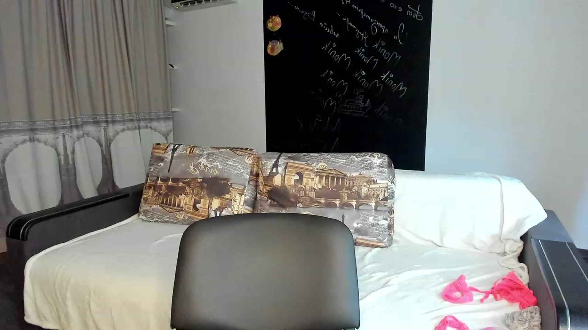 Gallery image thumbnail from OliviaWhites's myfreecams stream on, 06/26/2023, 09:07 image 1 of 20