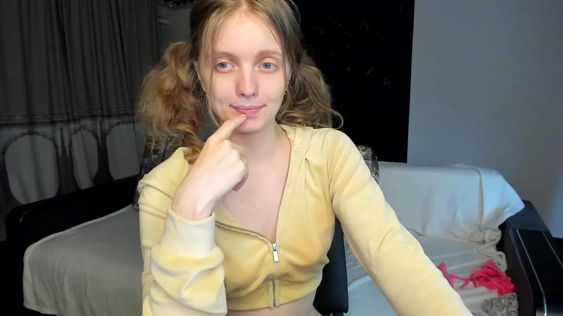 Gallery image thumbnail from OliviaWhites's myfreecams stream on, 06/26/2023, 09:07 image 3 of 20