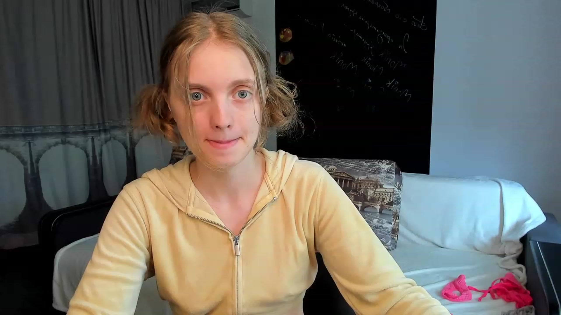 Gallery image thumbnail from OliviaWhites's myfreecams stream on, 06/26/2023, 10:07 image 17 of 20