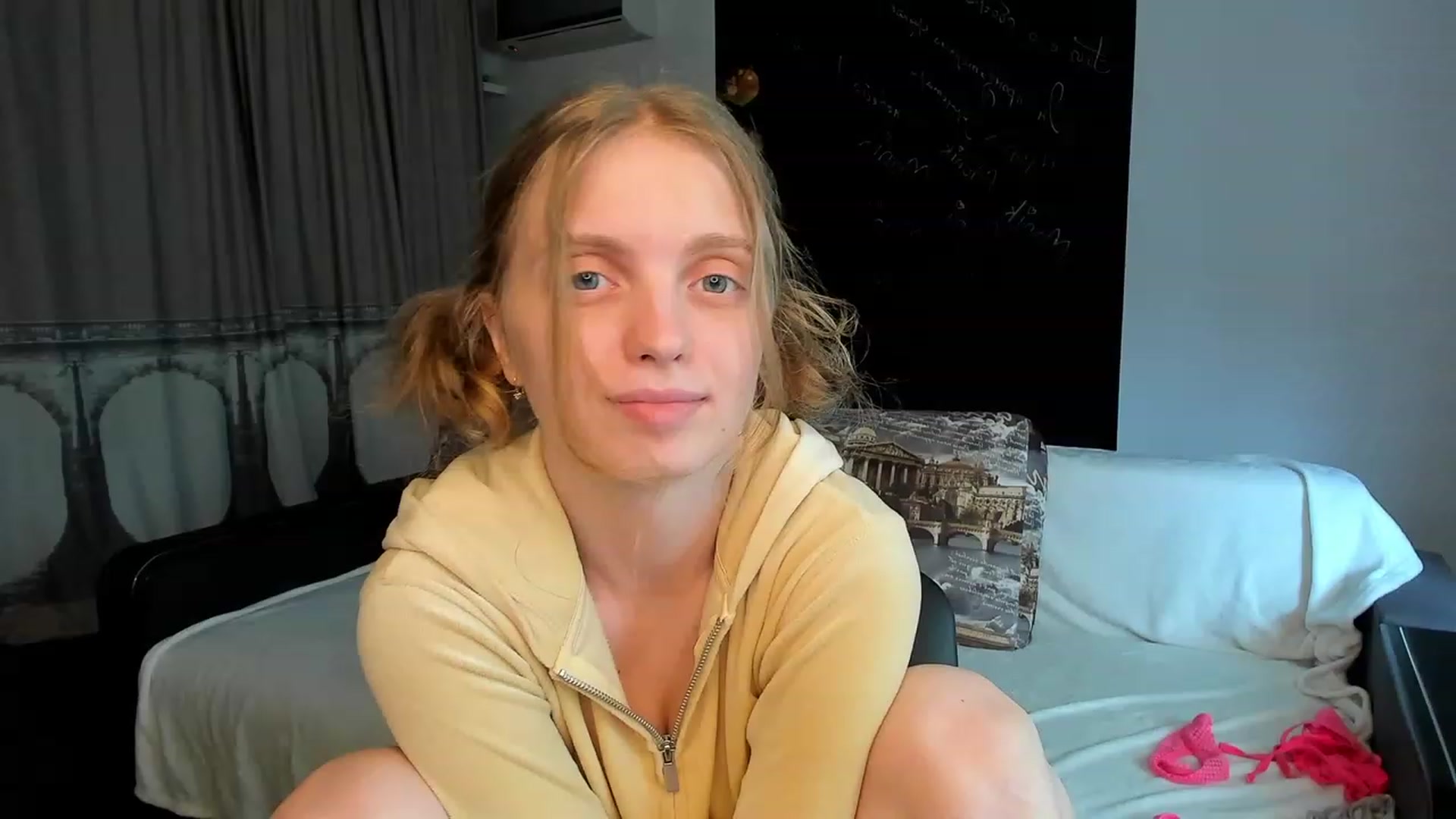 Gallery image thumbnail from OliviaWhites's myfreecams stream on, 06/26/2023, 10:07 image 7 of 20