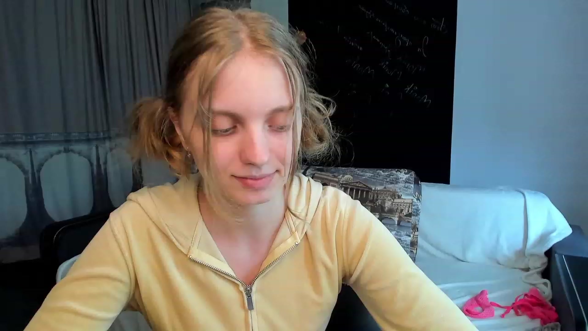 Gallery image thumbnail from OliviaWhites's myfreecams stream on, 06/26/2023, 10:07 image 19 of 20