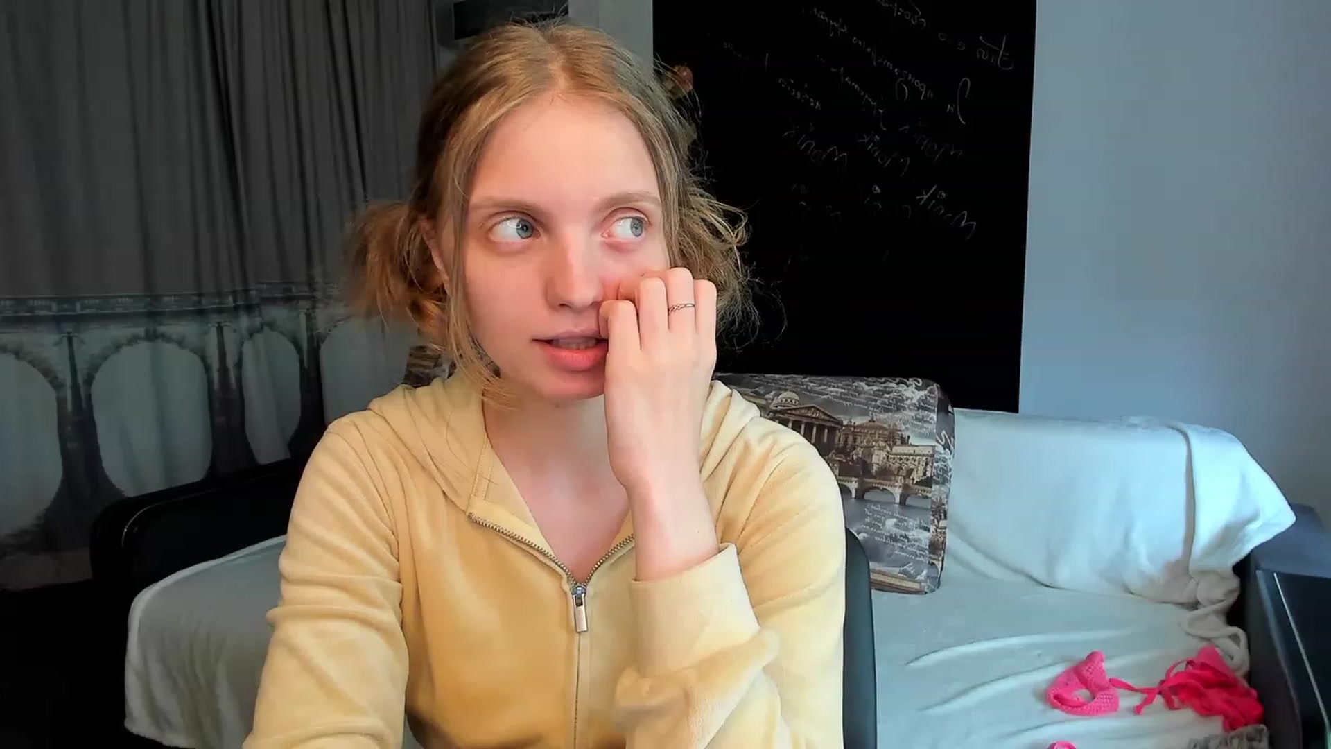 Gallery image thumbnail from OliviaWhites's myfreecams stream on, 06/26/2023, 10:07 image 16 of 20