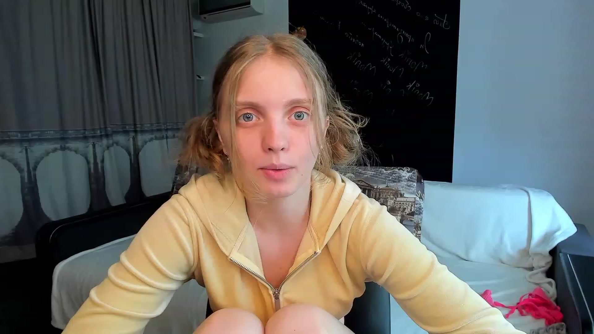 Gallery image thumbnail from OliviaWhites's myfreecams stream on, 06/26/2023, 10:07 image 1 of 20