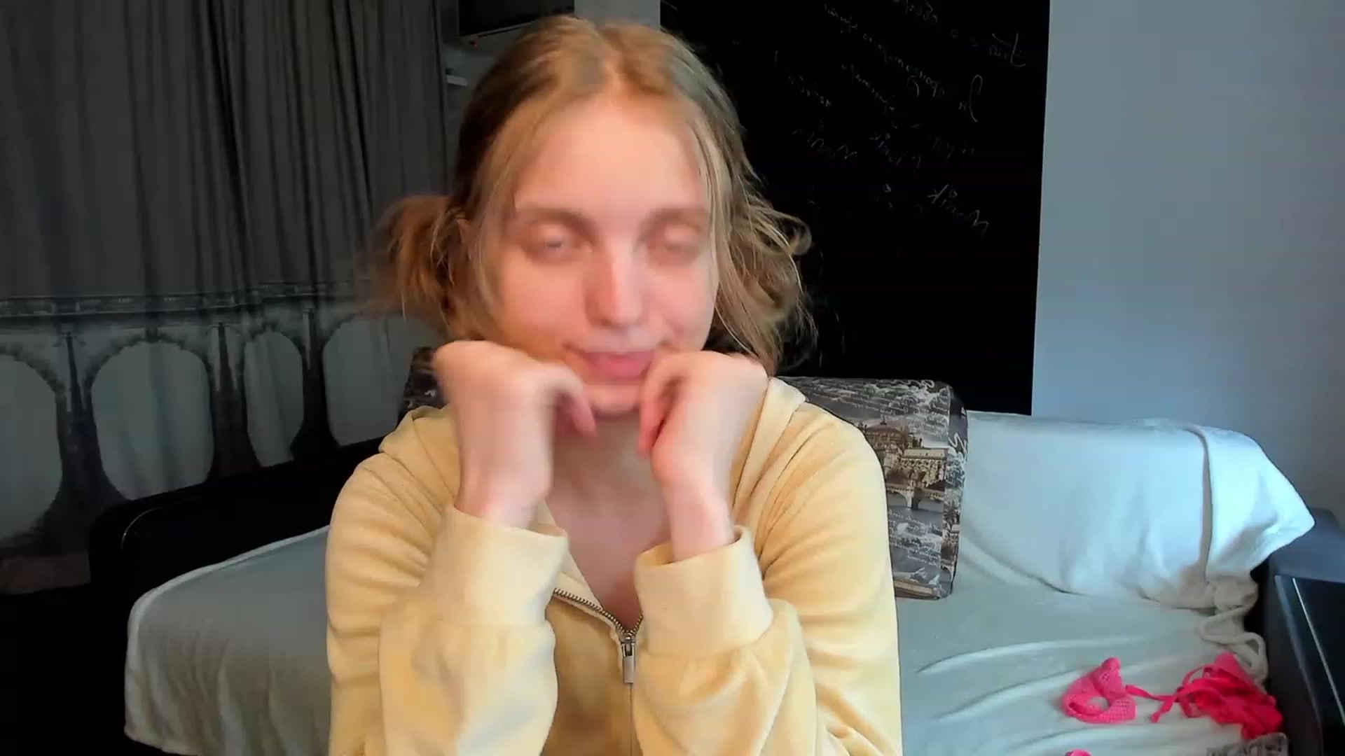 Gallery image thumbnail from OliviaWhites's myfreecams stream on, 06/26/2023, 10:07 image 6 of 20
