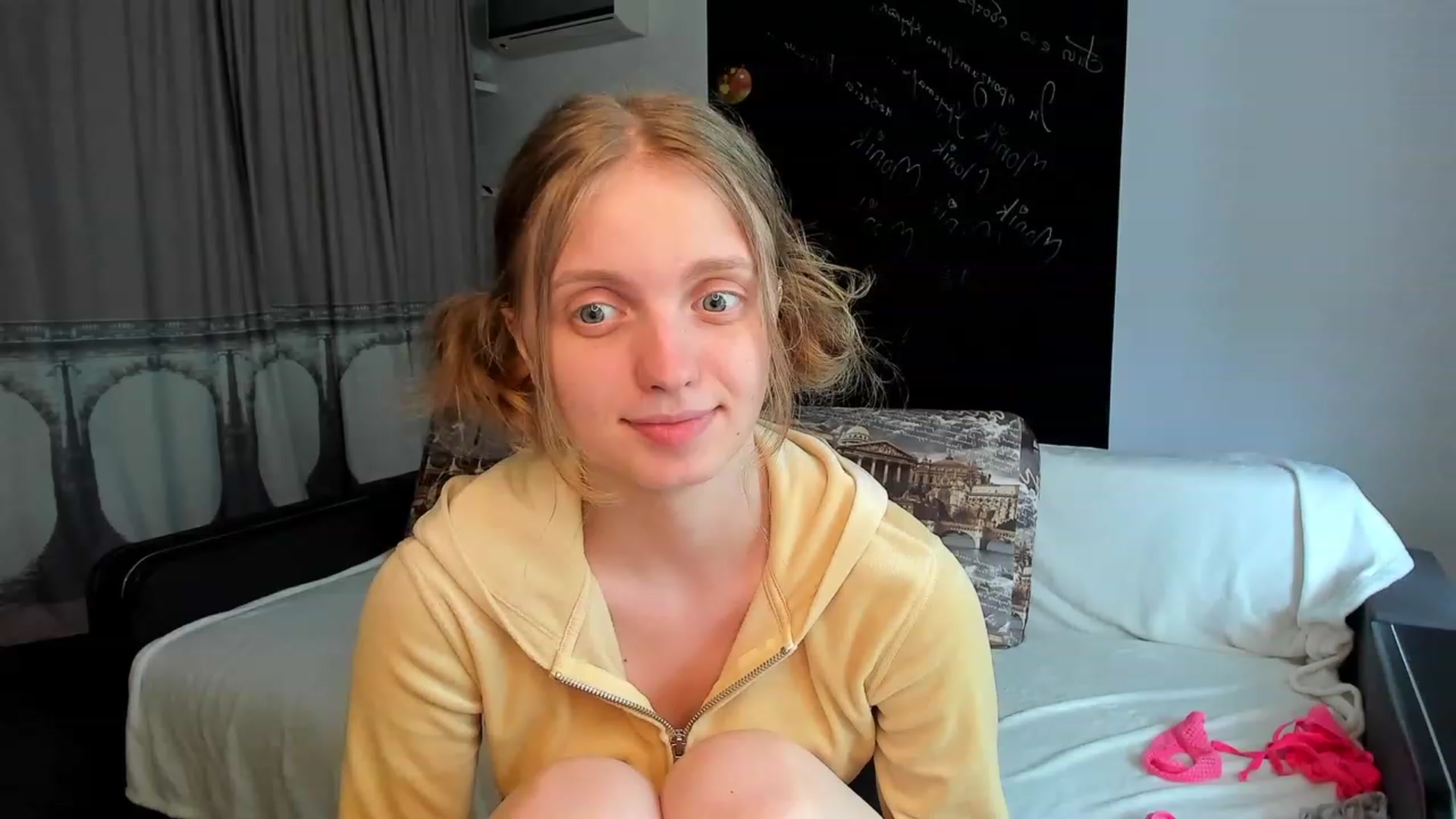 Gallery image thumbnail from OliviaWhites's myfreecams stream on, 06/26/2023, 10:07 image 2 of 20