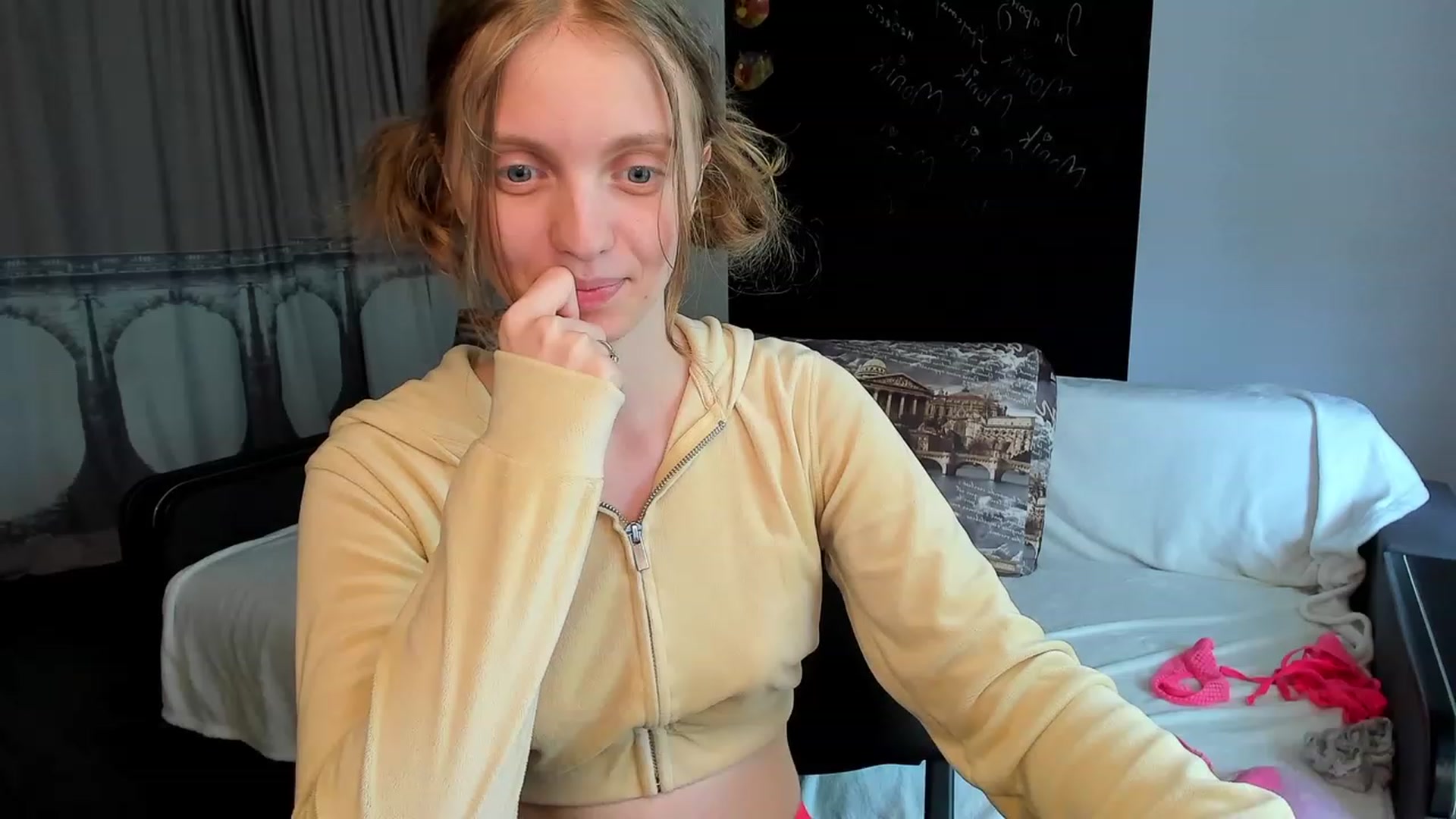 Gallery image thumbnail from OliviaWhites's myfreecams stream on, 06/26/2023, 10:07 image 20 of 20