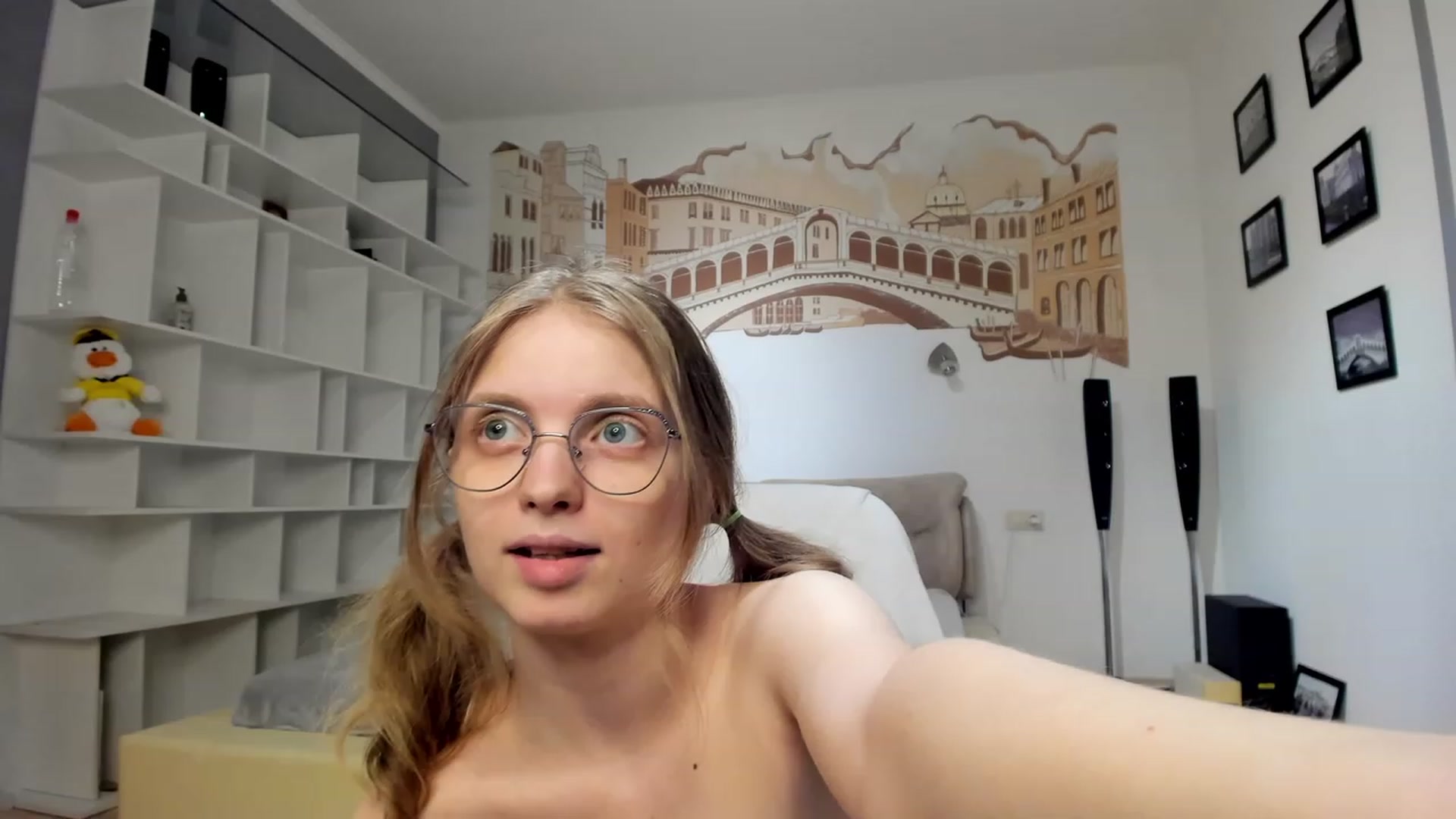 Gallery image thumbnail from OliviaWhites's myfreecams stream on, 06/27/2023, 08:01 image 13 of 20