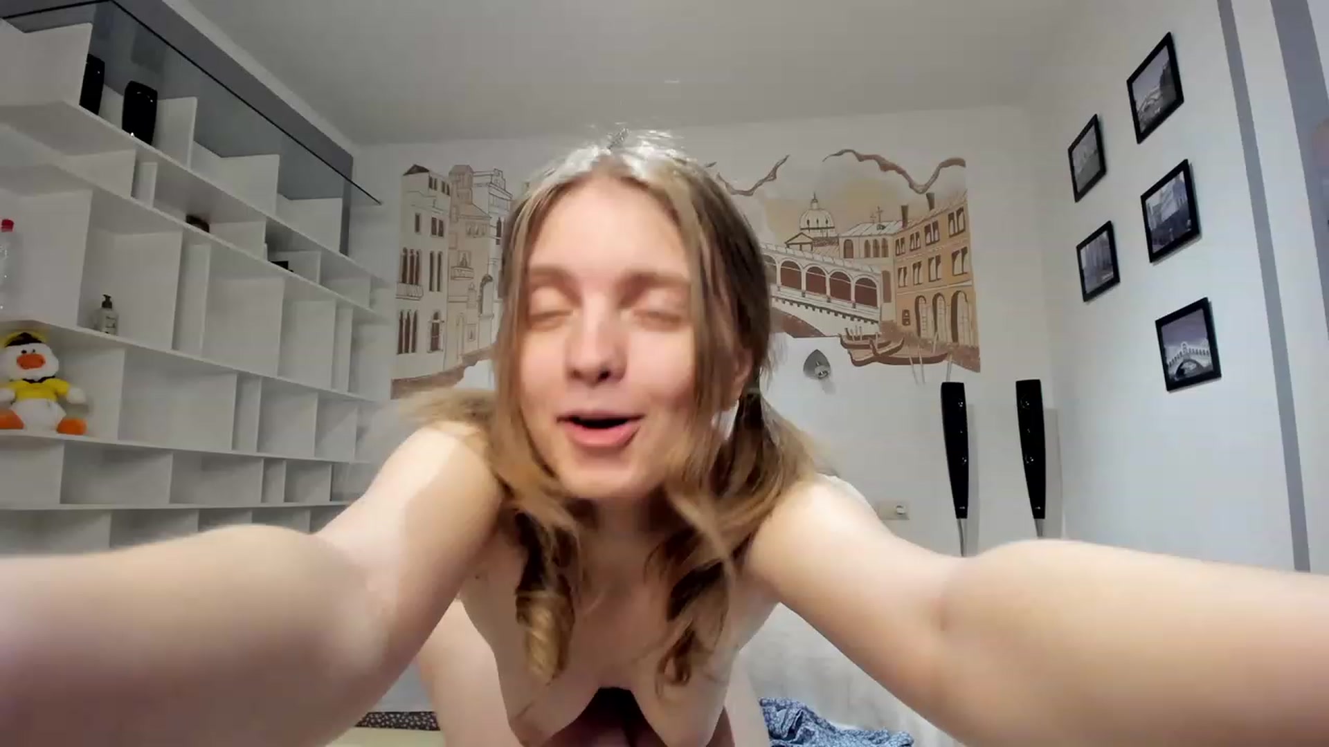 Gallery image thumbnail from OliviaWhites's myfreecams stream on, 06/27/2023, 08:01 image 1 of 20