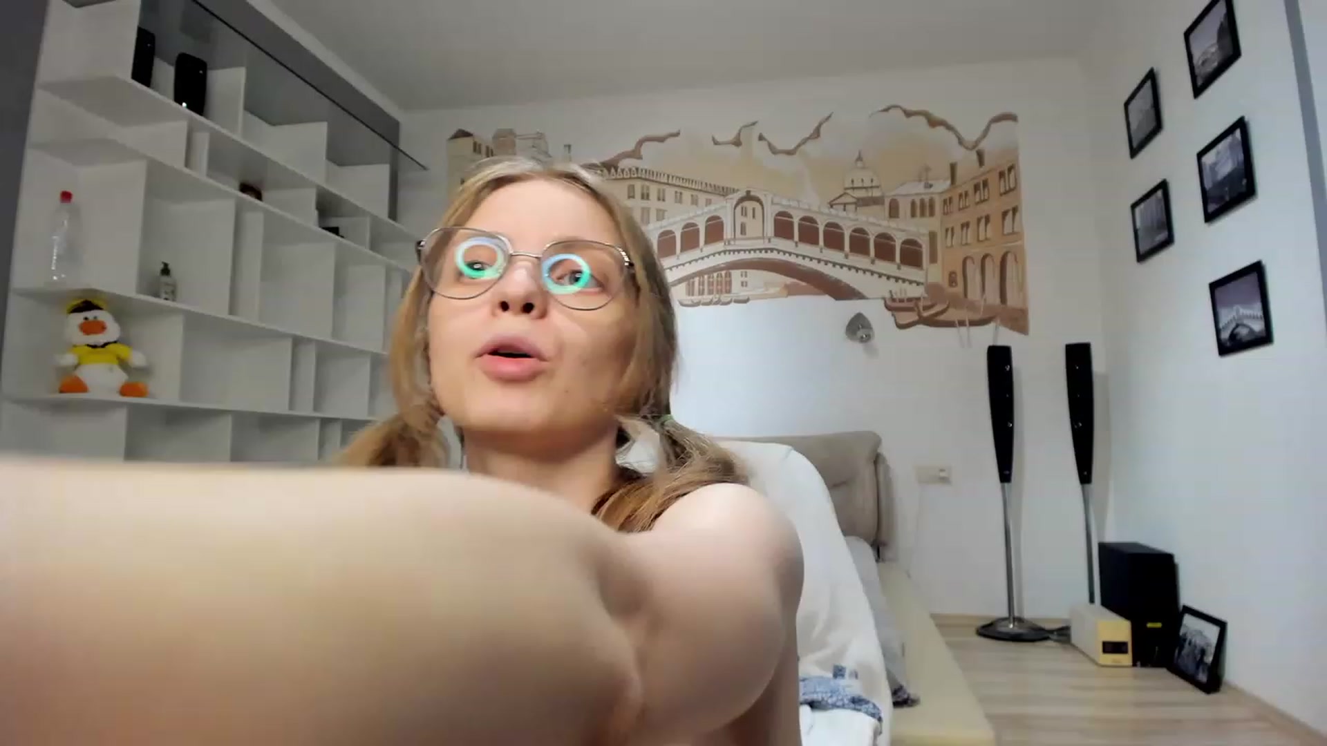 Gallery image thumbnail from OliviaWhites's myfreecams stream on, 06/27/2023, 08:01 image 14 of 20