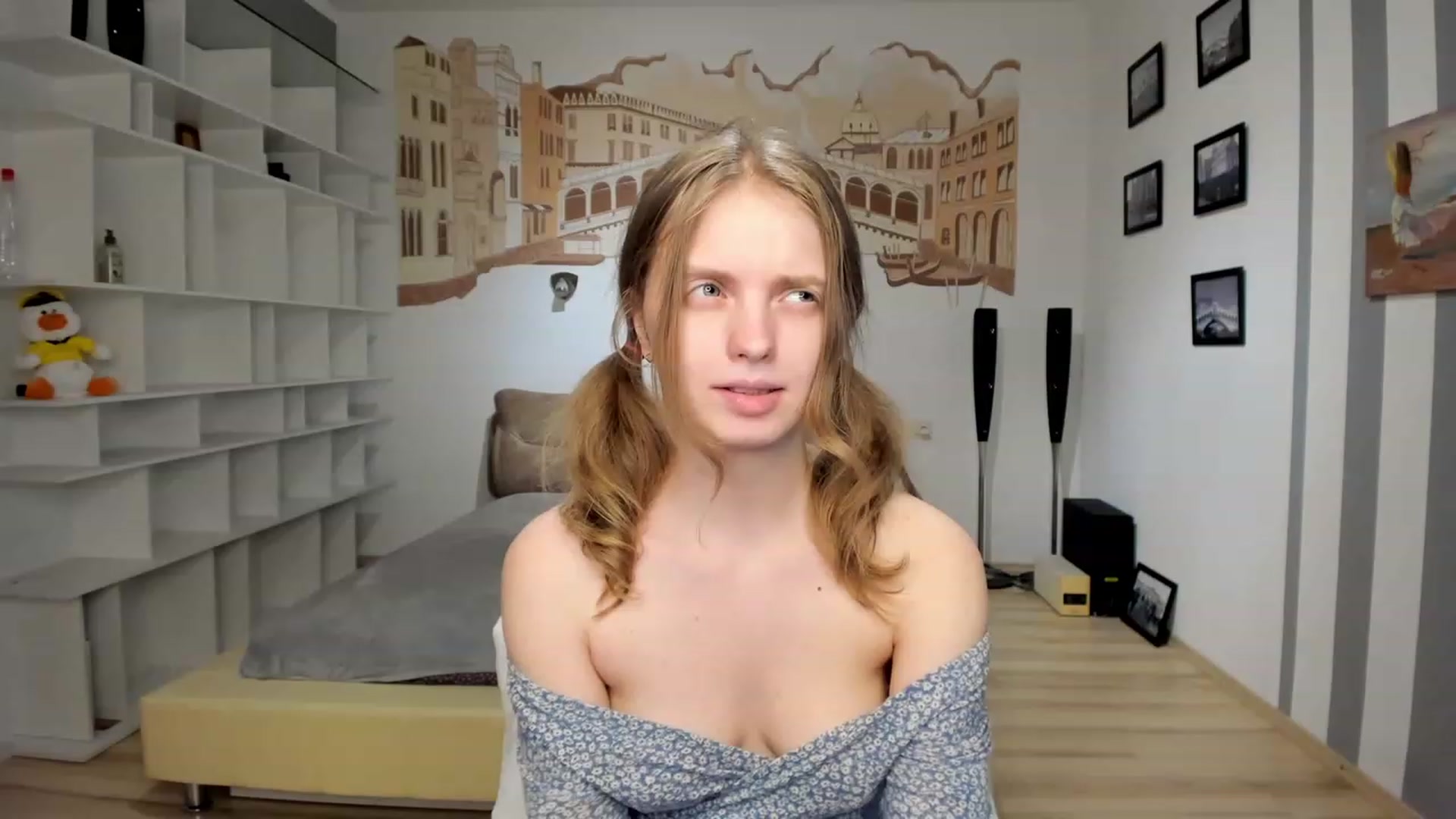 Gallery image thumbnail from OliviaWhites's myfreecams stream on, 06/27/2023, 09:58 image 10 of 20