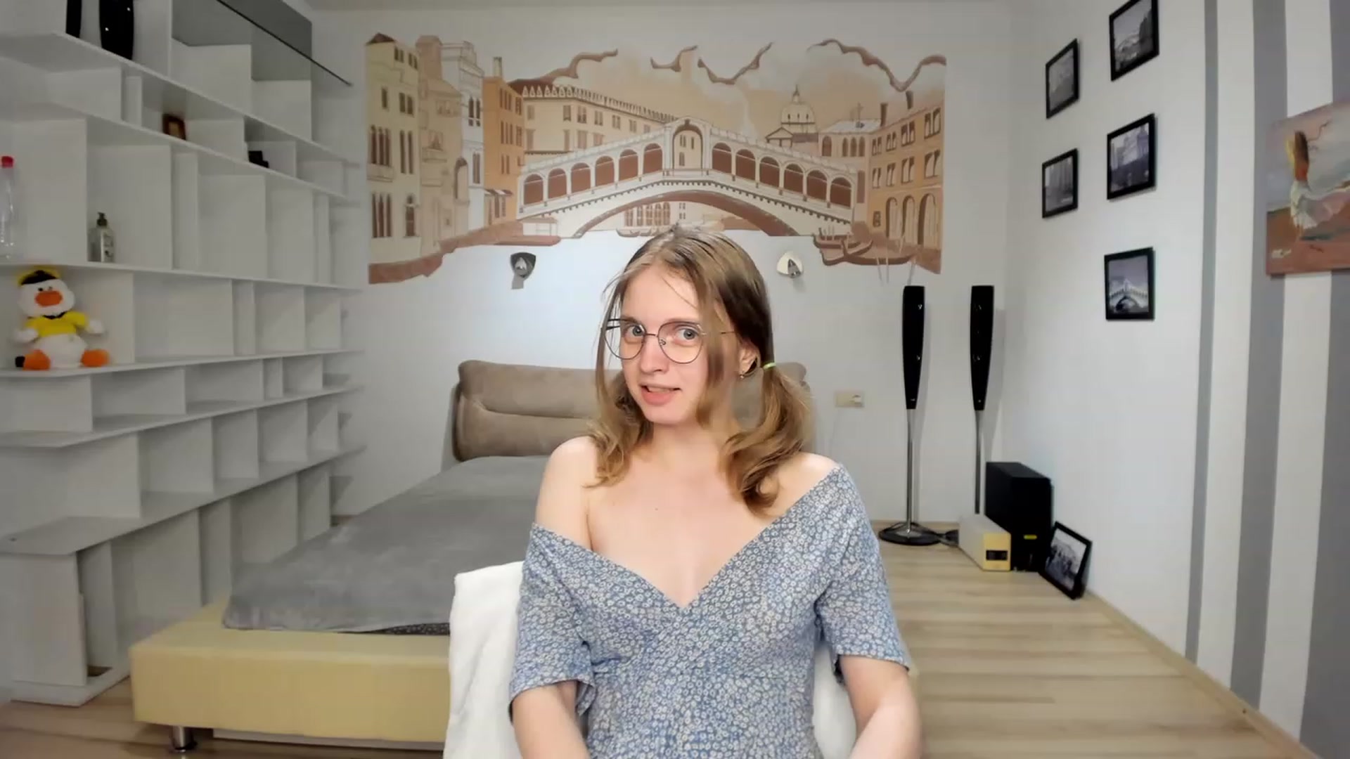 Gallery image thumbnail from OliviaWhites's myfreecams stream on, 06/27/2023, 09:58 image 14 of 20