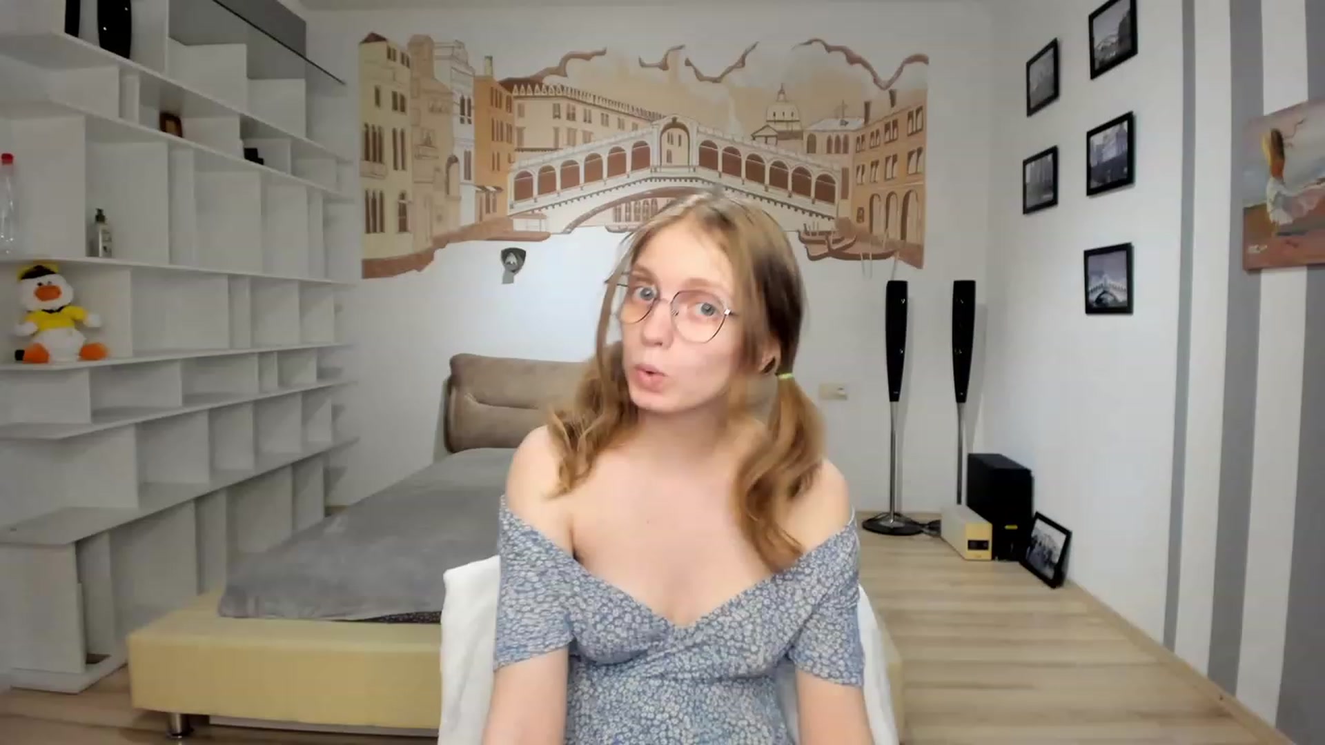 Gallery image thumbnail from OliviaWhites's myfreecams stream on, 06/27/2023, 09:58 image 15 of 20