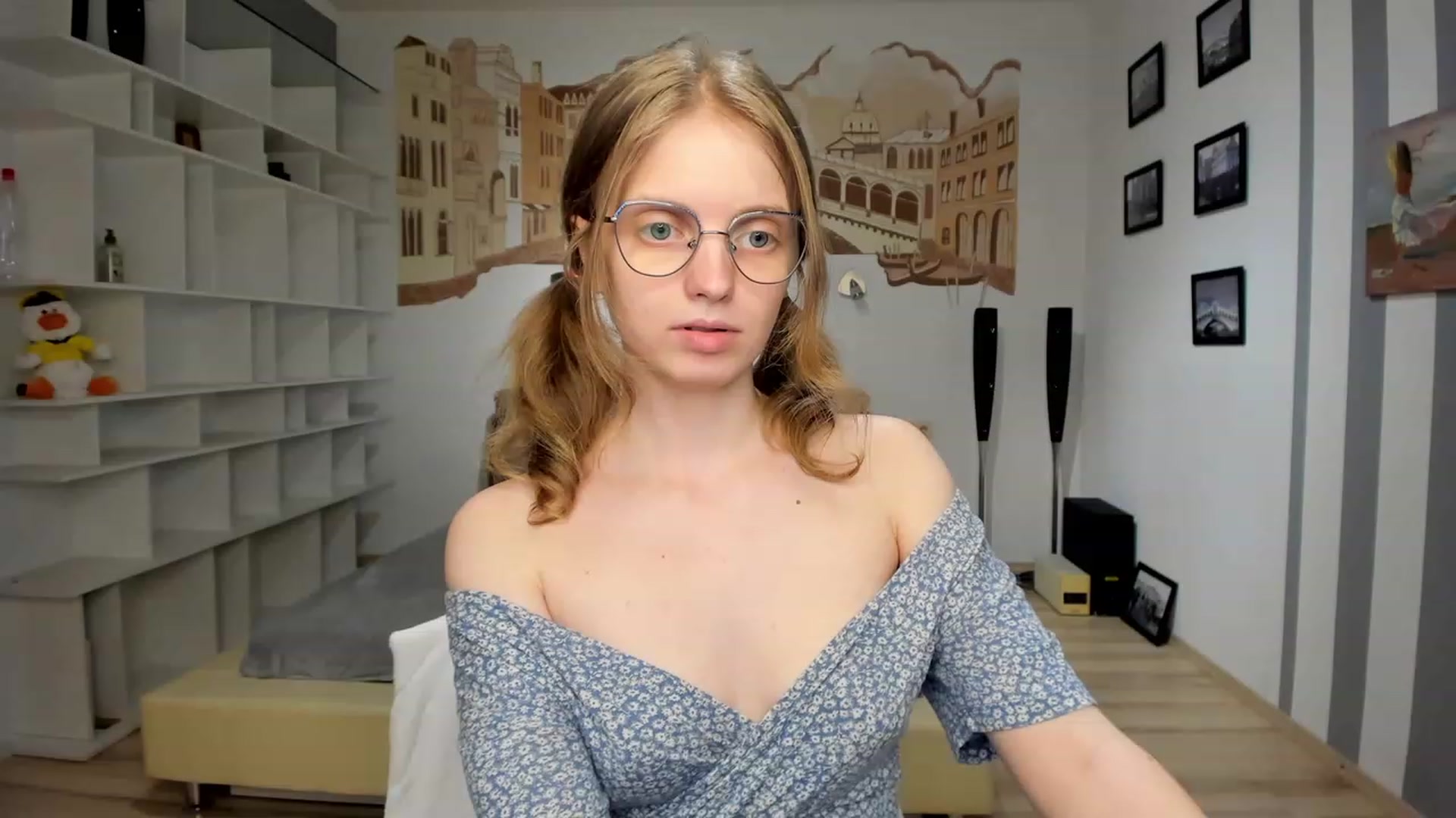 Gallery image thumbnail from OliviaWhites's myfreecams stream on, 06/27/2023, 09:58 image 18 of 20