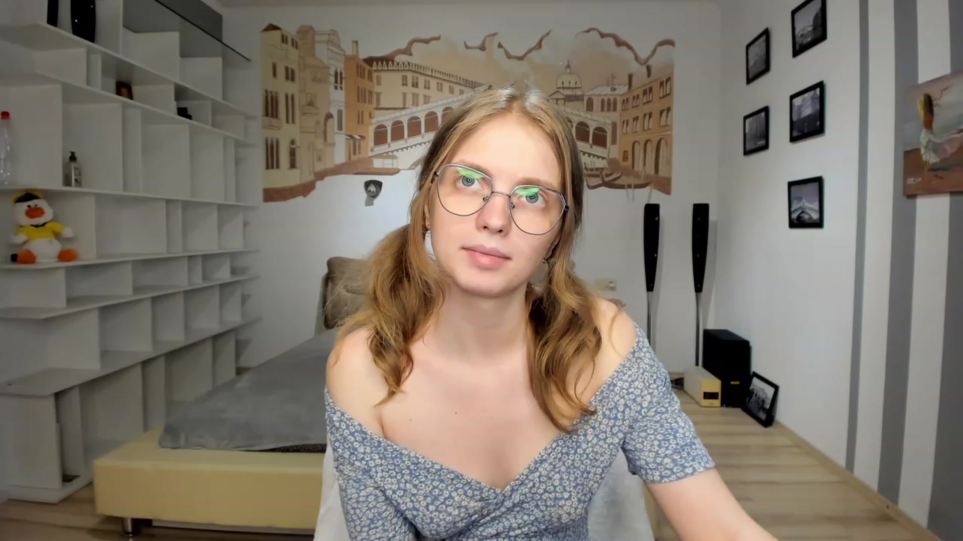 Gallery image thumbnail from OliviaWhites's myfreecams stream on, 06/27/2023, 09:58 image 16 of 20