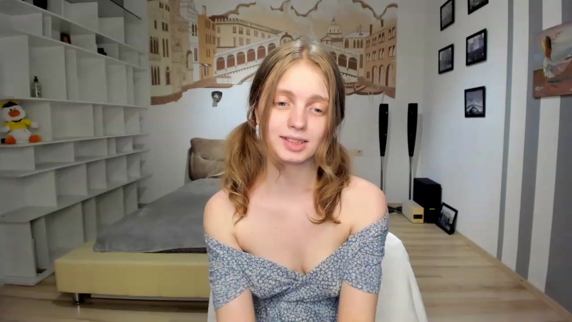 Gallery image thumbnail from OliviaWhites's myfreecams stream on, 06/27/2023, 10:22 image 10 of 20