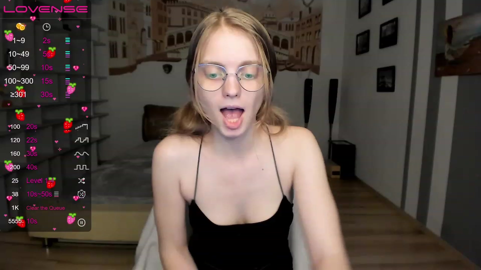 Gallery image thumbnail from OliviaWhites's myfreecams stream on, 06/28/2023, 14:24 image 7 of 20