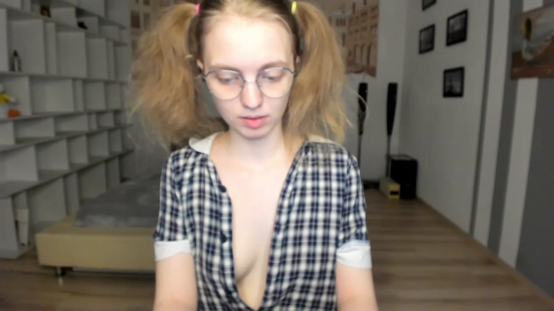 Gallery image thumbnail from OliviaWhites's myfreecams stream on, 07/02/2023, 07:44 image 7 of 20