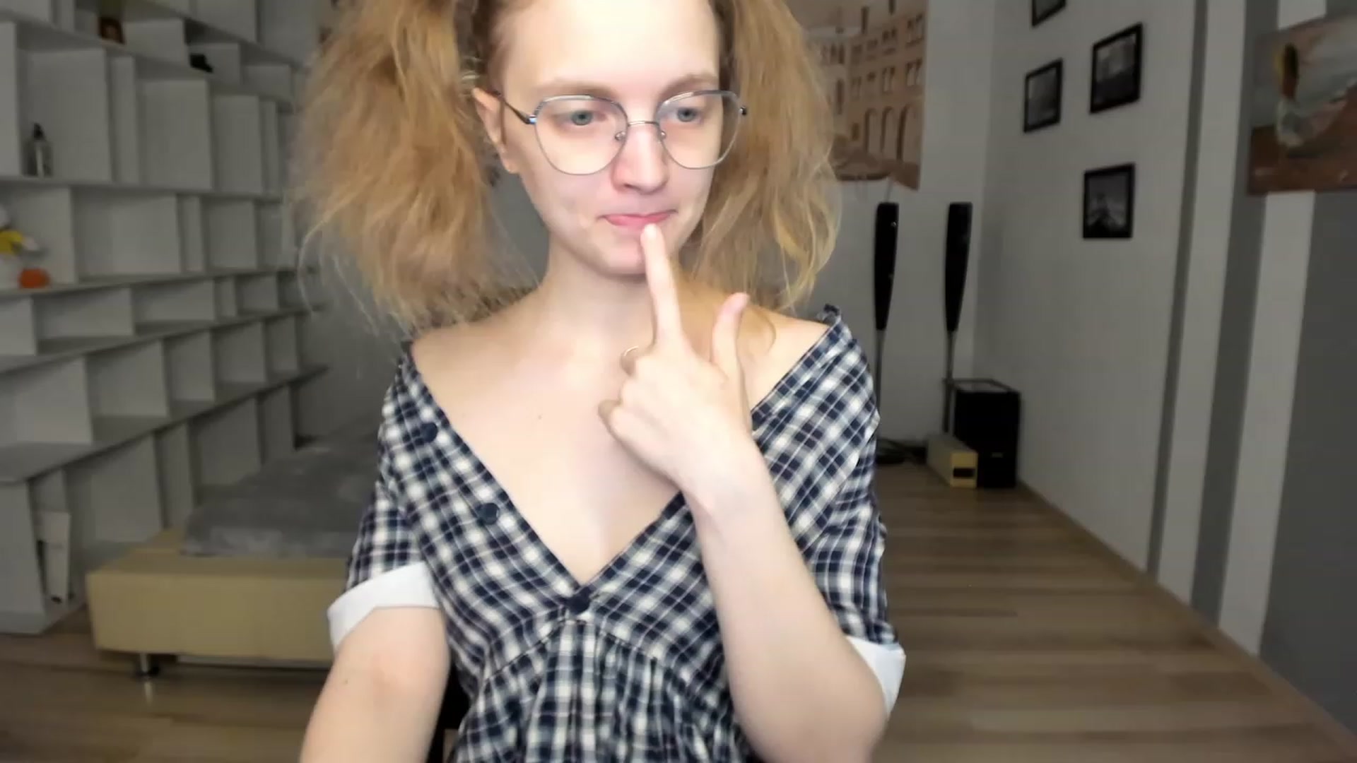 Gallery image thumbnail from OliviaWhites's myfreecams stream on, 07/02/2023, 07:44 image 11 of 20