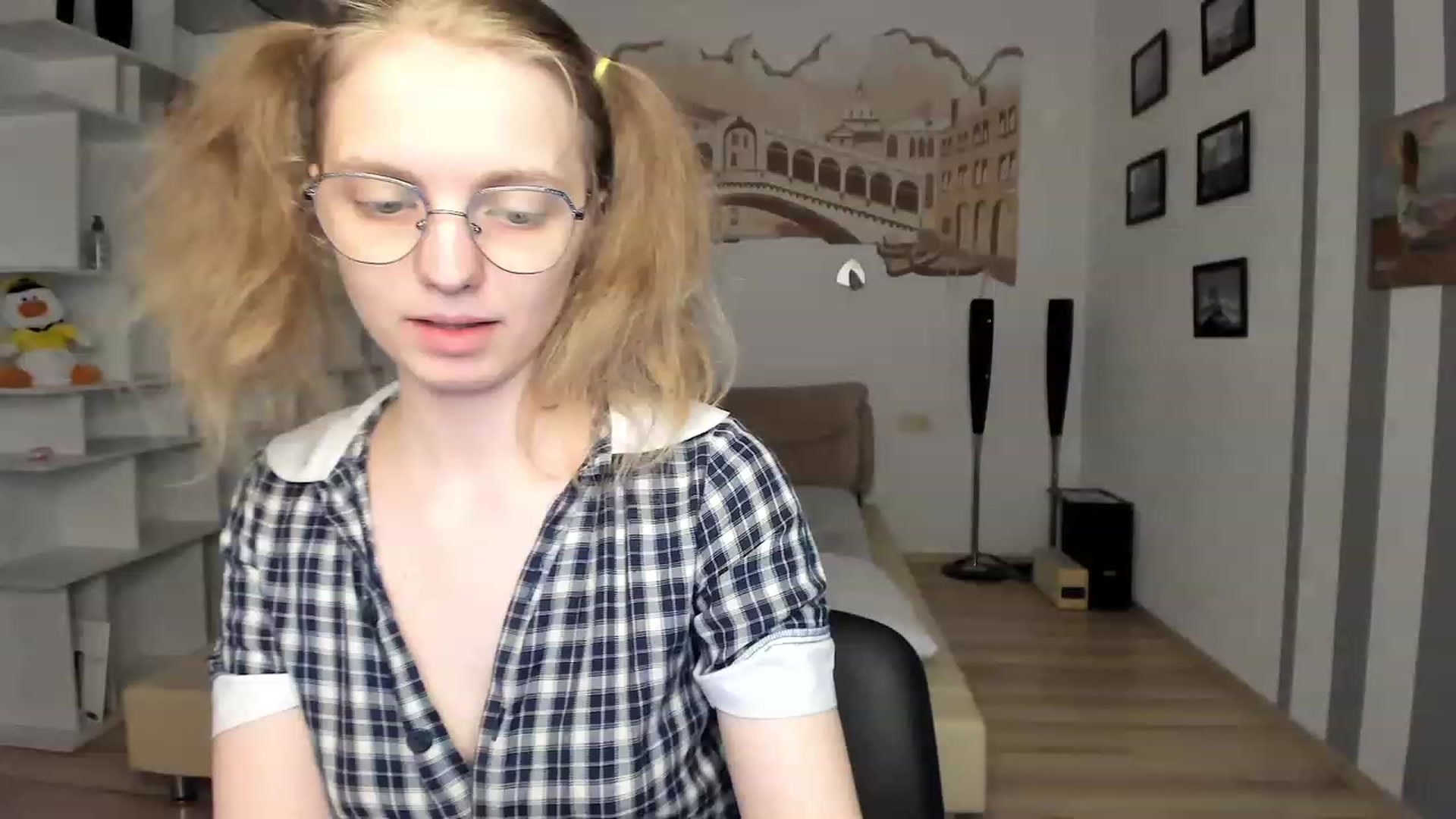 Gallery image thumbnail from OliviaWhites's myfreecams stream on, 07/02/2023, 10:56 image 1 of 20