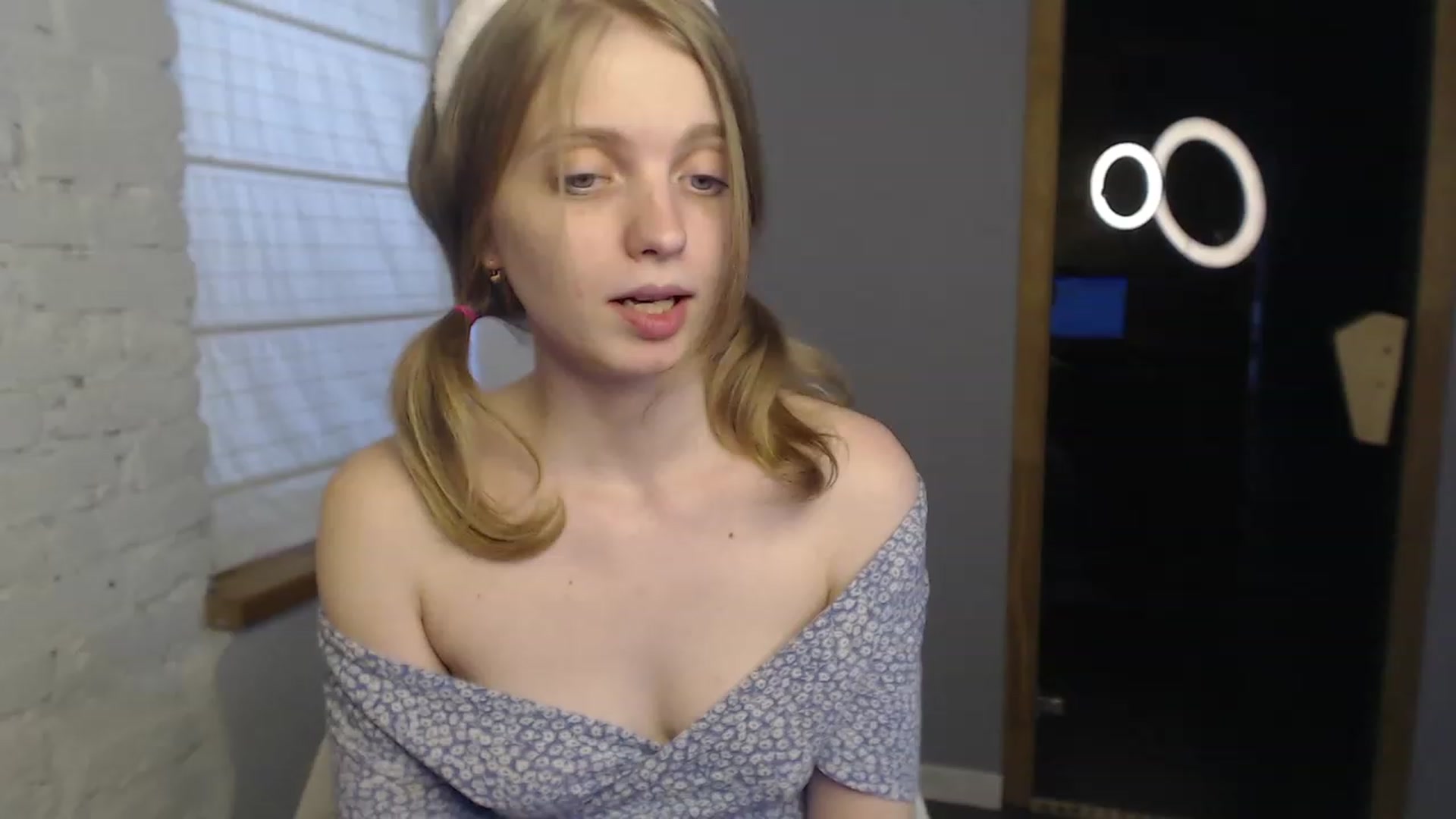 Gallery image thumbnail from OliviaWhites's myfreecams stream on, 07/07/2023, 10:40 image 16 of 20