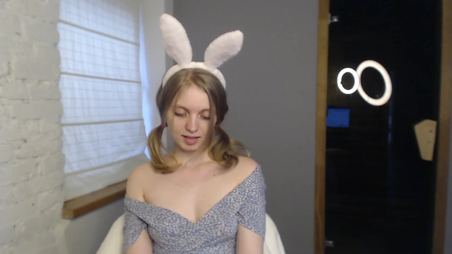 Gallery image thumbnail from OliviaWhites's myfreecams stream on, 07/07/2023, 10:40 image 4 of 20