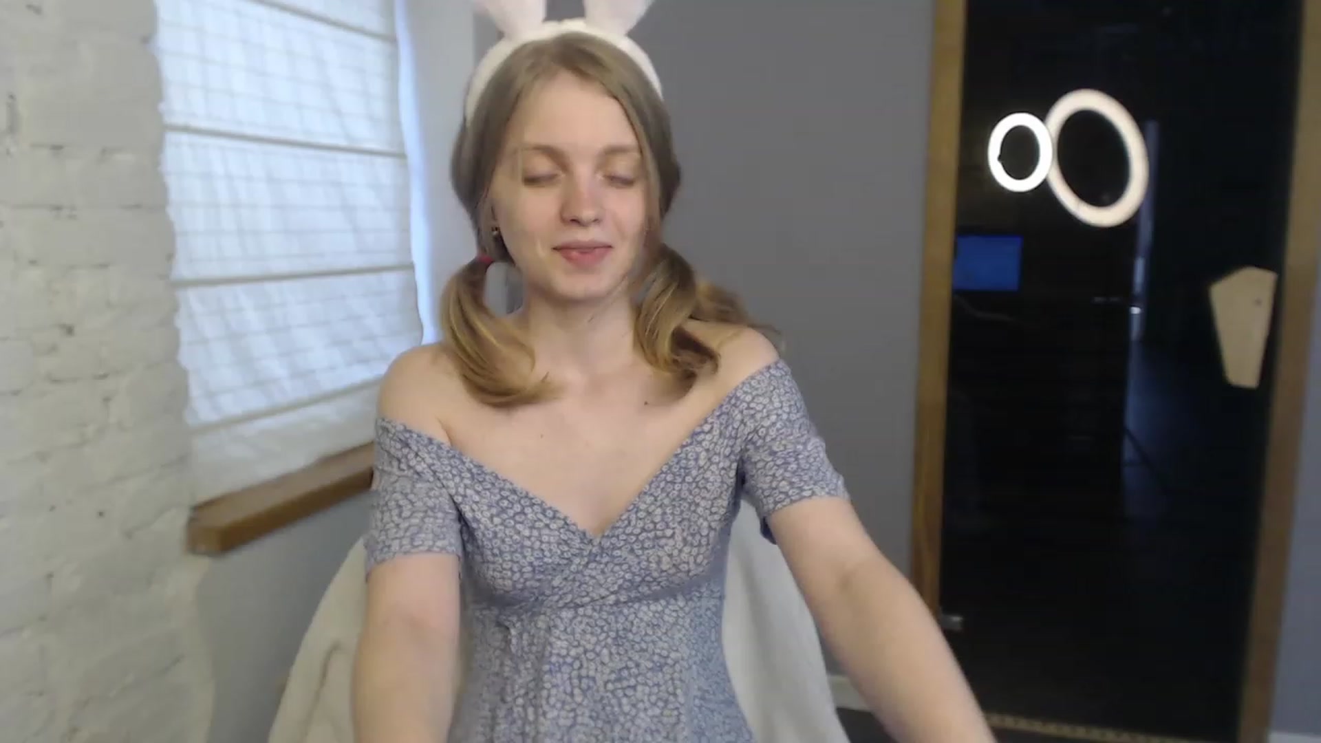 Gallery image thumbnail from OliviaWhites's myfreecams stream on, 07/07/2023, 10:40 image 10 of 20