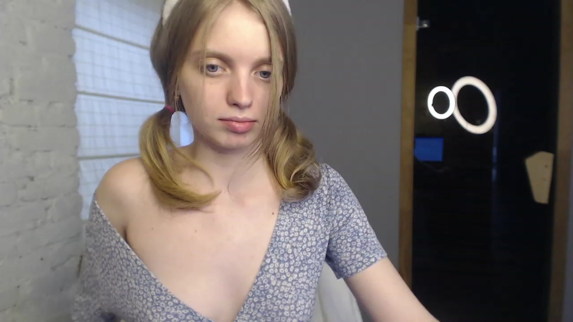 Gallery image thumbnail from OliviaWhites's myfreecams stream on, 07/07/2023, 10:40 image 5 of 20