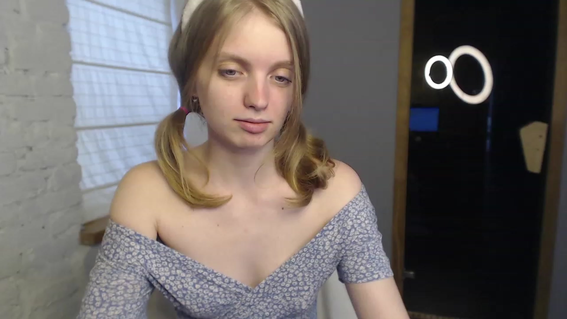 Gallery image thumbnail from OliviaWhites's myfreecams stream on, 07/07/2023, 10:40 image 18 of 20