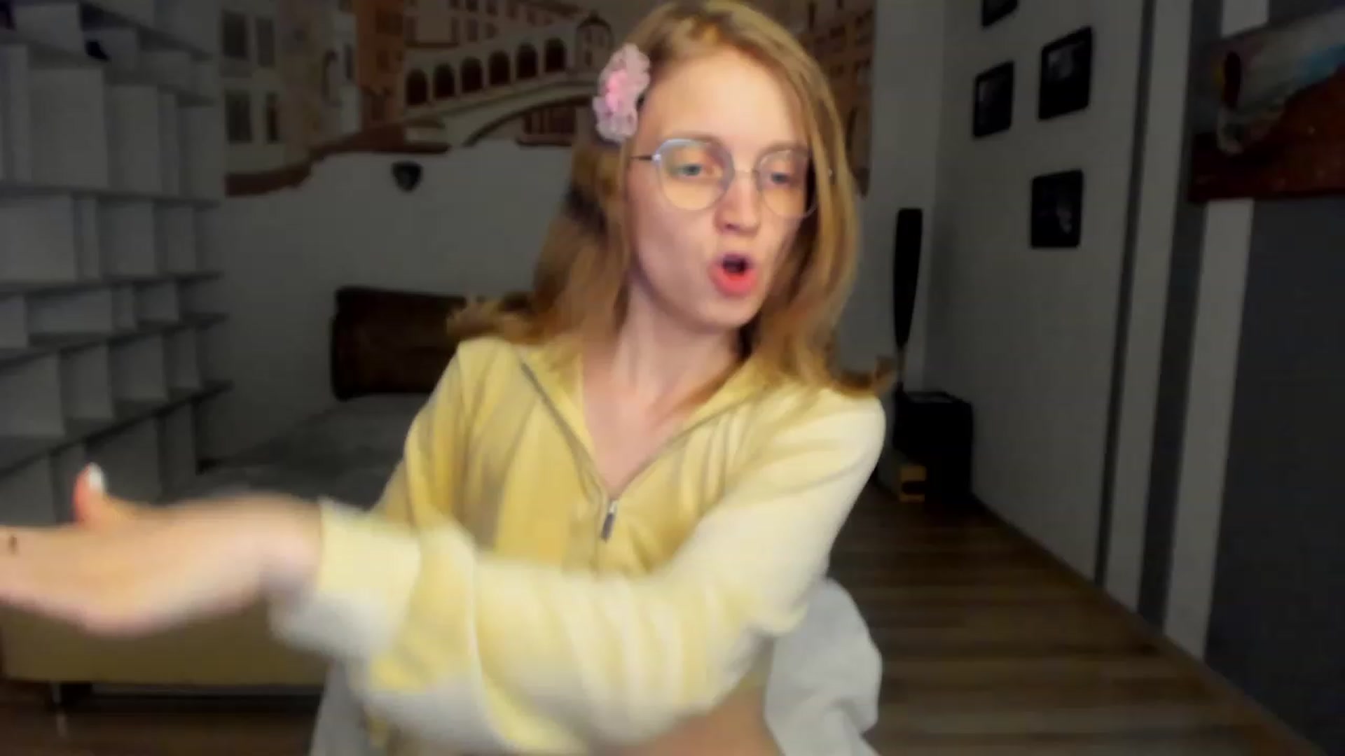 Gallery image thumbnail from OliviaWhites's myfreecams stream on, 07/12/2023, 10:29 image 2 of 20
