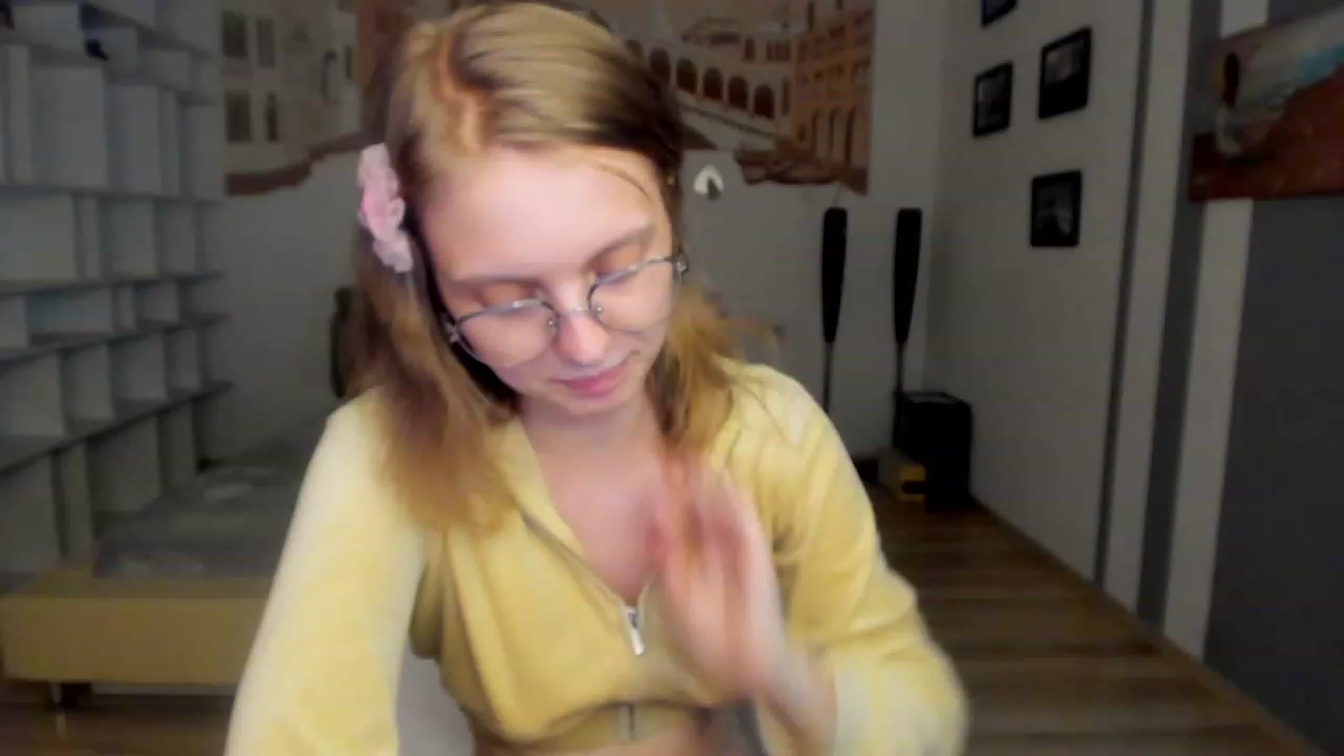 Gallery image thumbnail from OliviaWhites's myfreecams stream on, 07/12/2023, 10:29 image 11 of 20