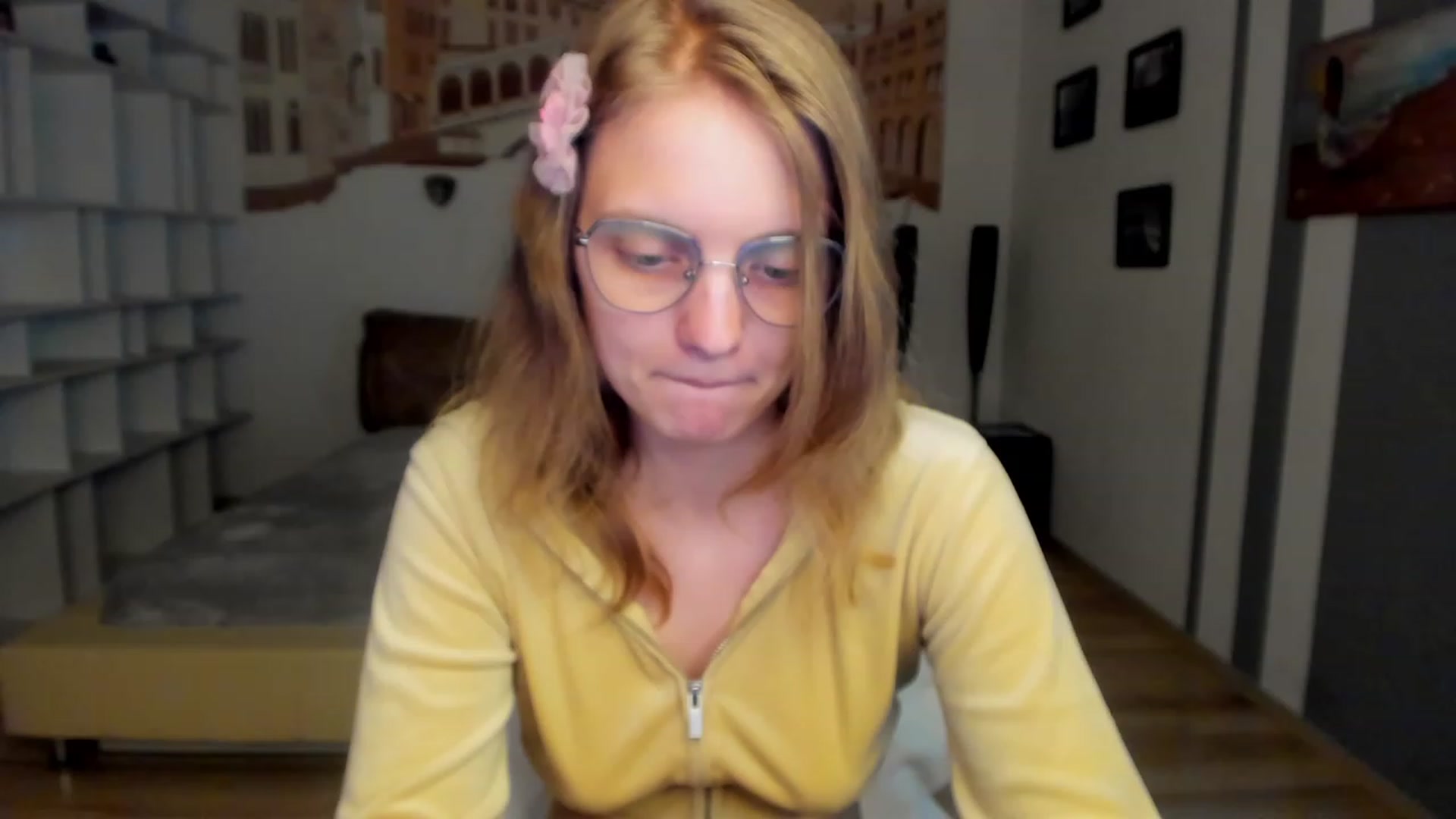 Gallery image thumbnail from OliviaWhites's myfreecams stream on, 07/12/2023, 10:29 image 4 of 20