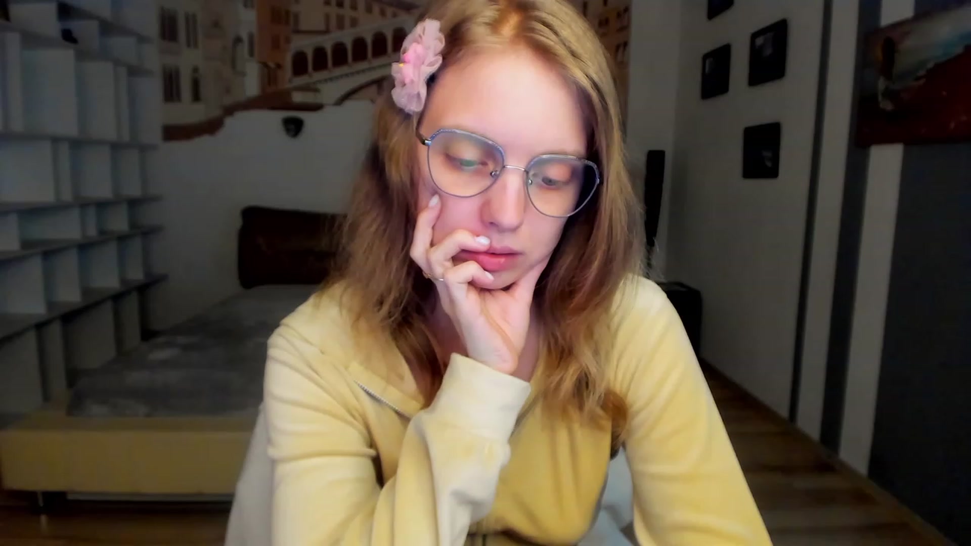 Gallery image thumbnail from OliviaWhites's myfreecams stream on, 07/12/2023, 10:29 image 5 of 20