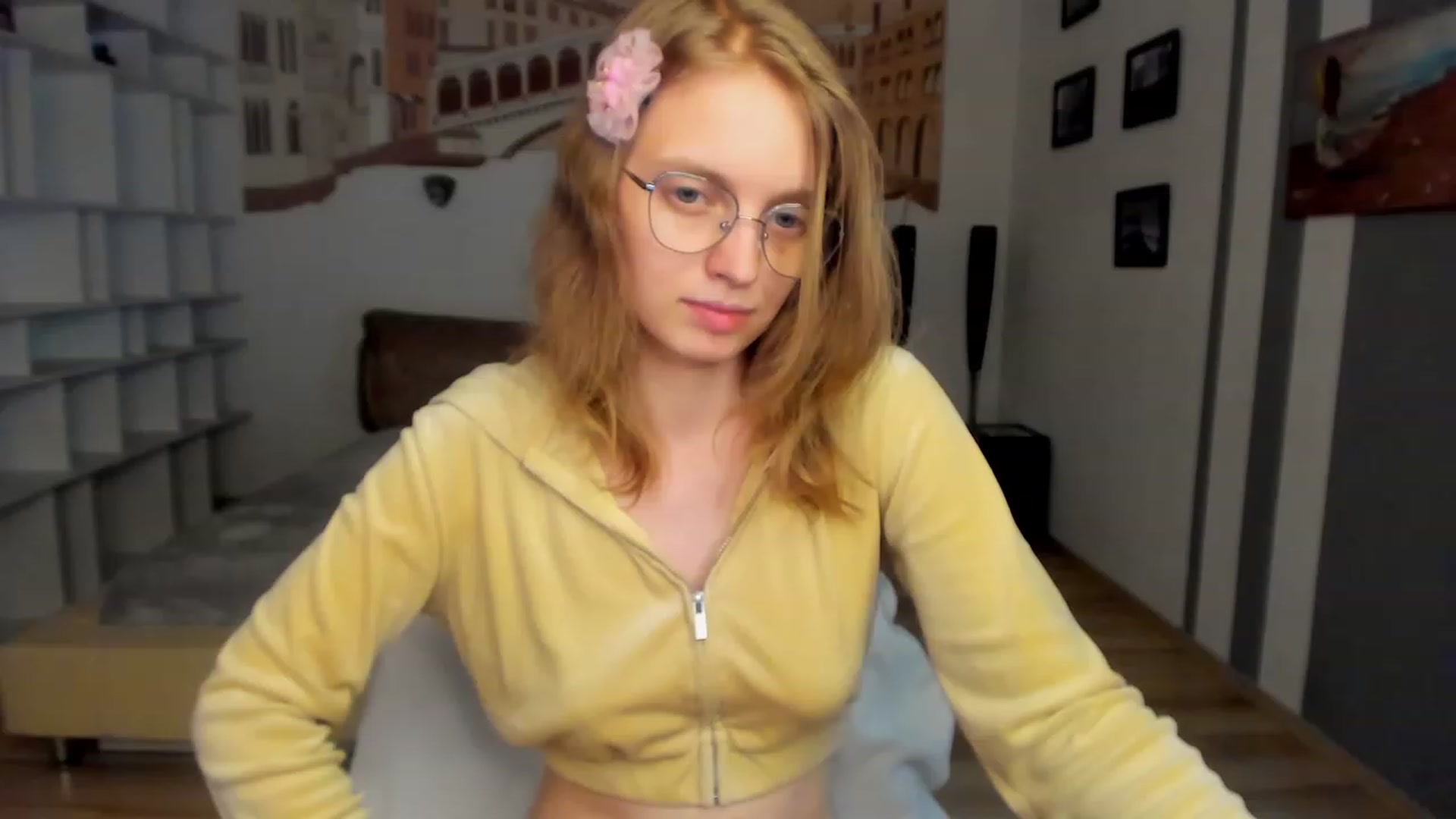 Gallery image thumbnail from OliviaWhites's myfreecams stream on, 07/12/2023, 10:29 image 9 of 20