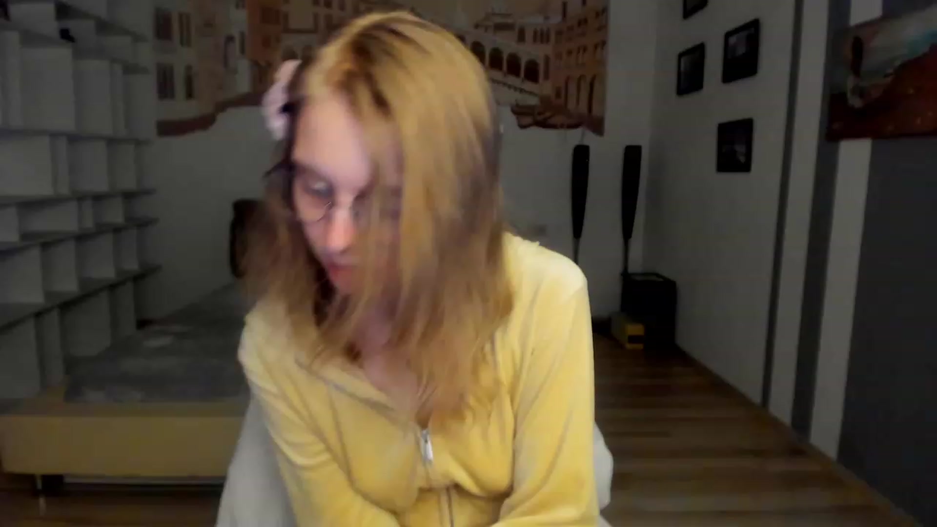 Gallery image thumbnail from OliviaWhites's myfreecams stream on, 07/12/2023, 10:29 image 1 of 20