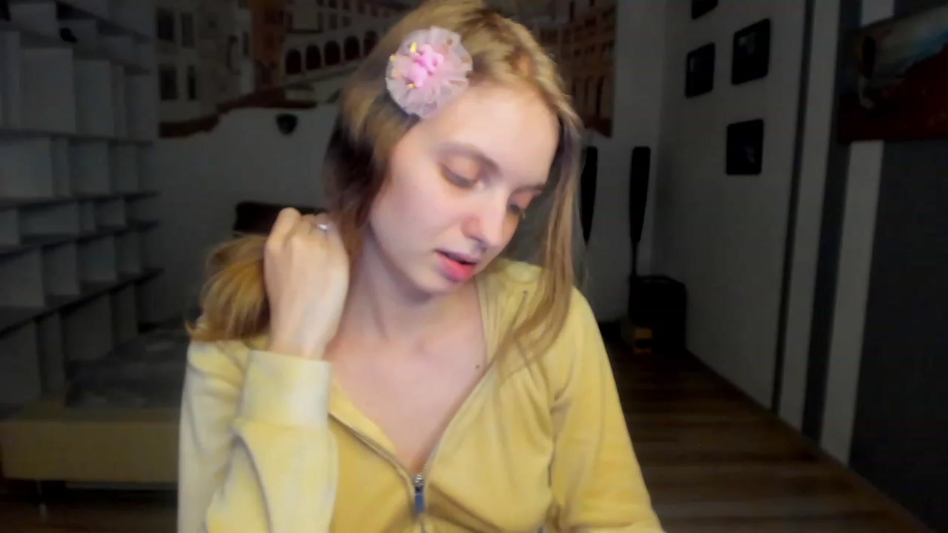 Gallery image thumbnail from OliviaWhites's myfreecams stream on, 07/12/2023, 10:29 image 17 of 20